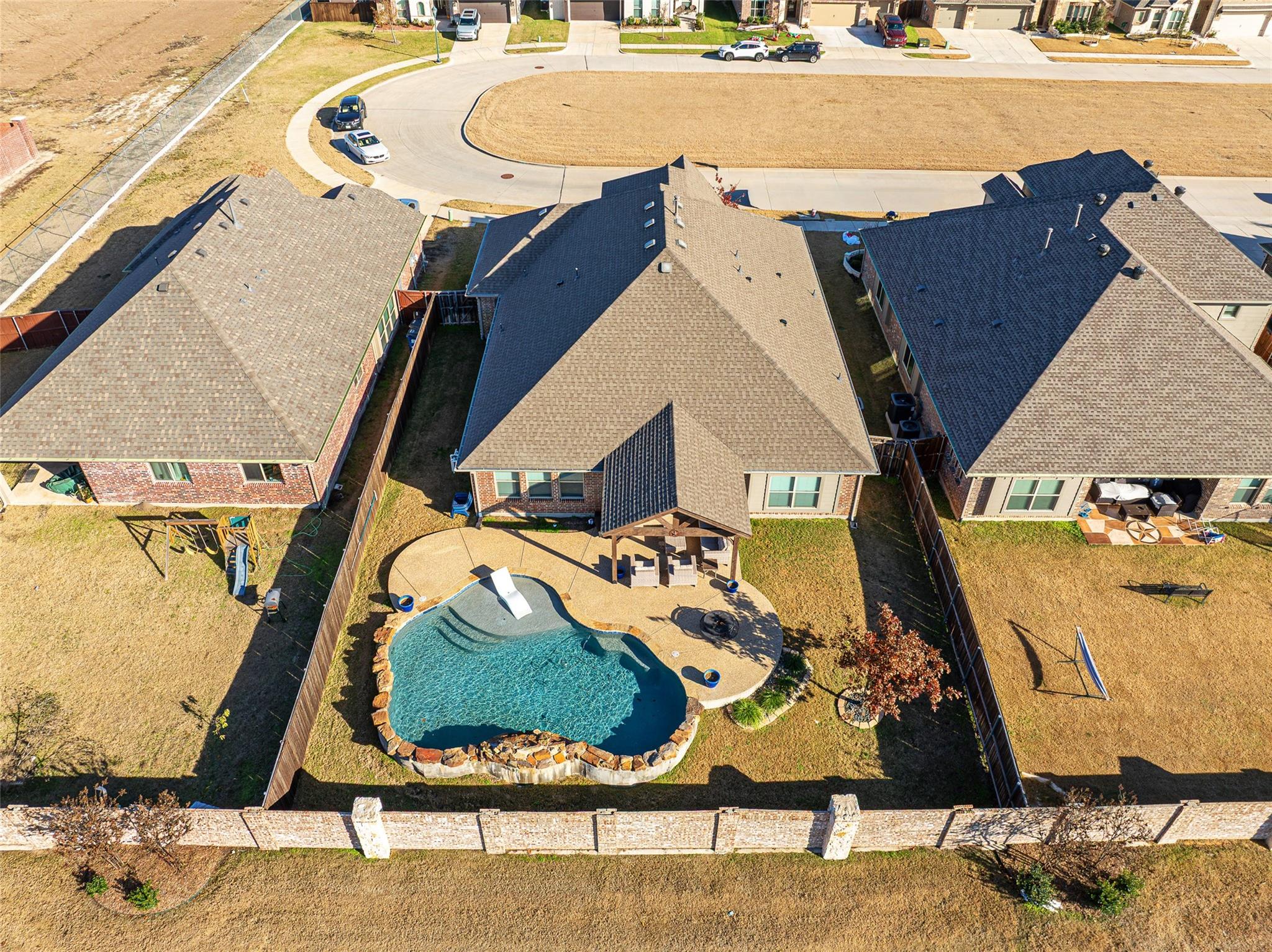 main property photo 25