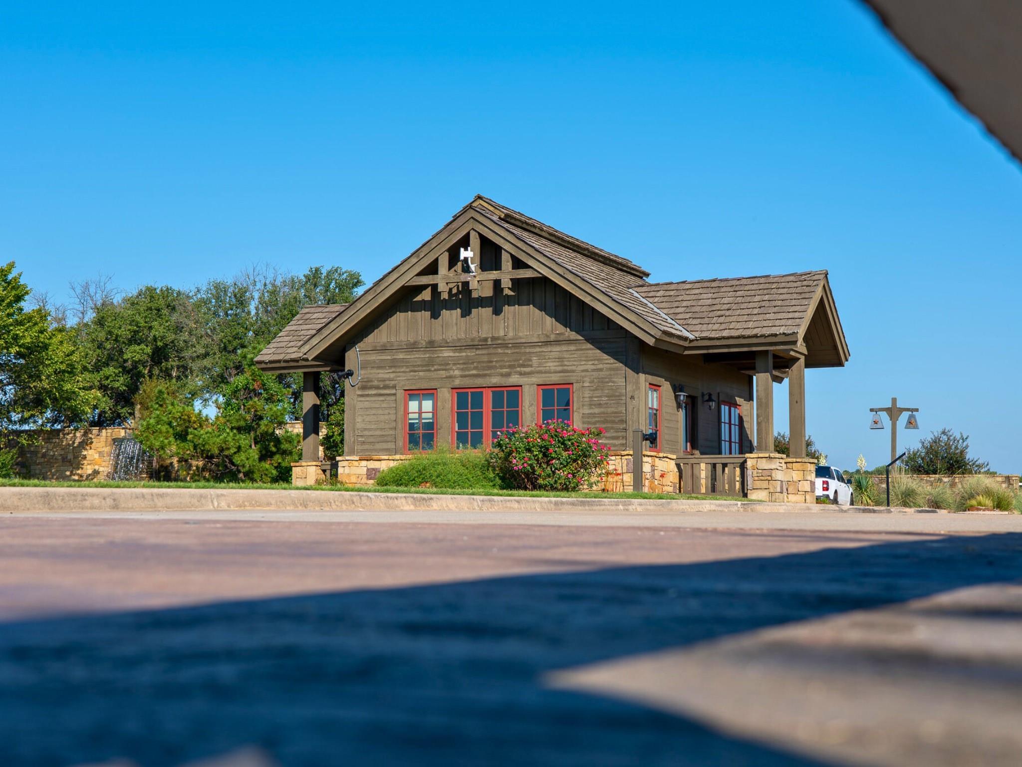 main property photo 11