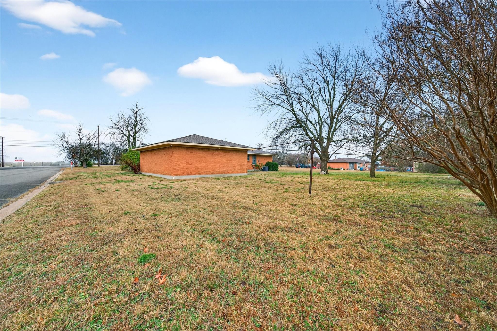 main property photo 33