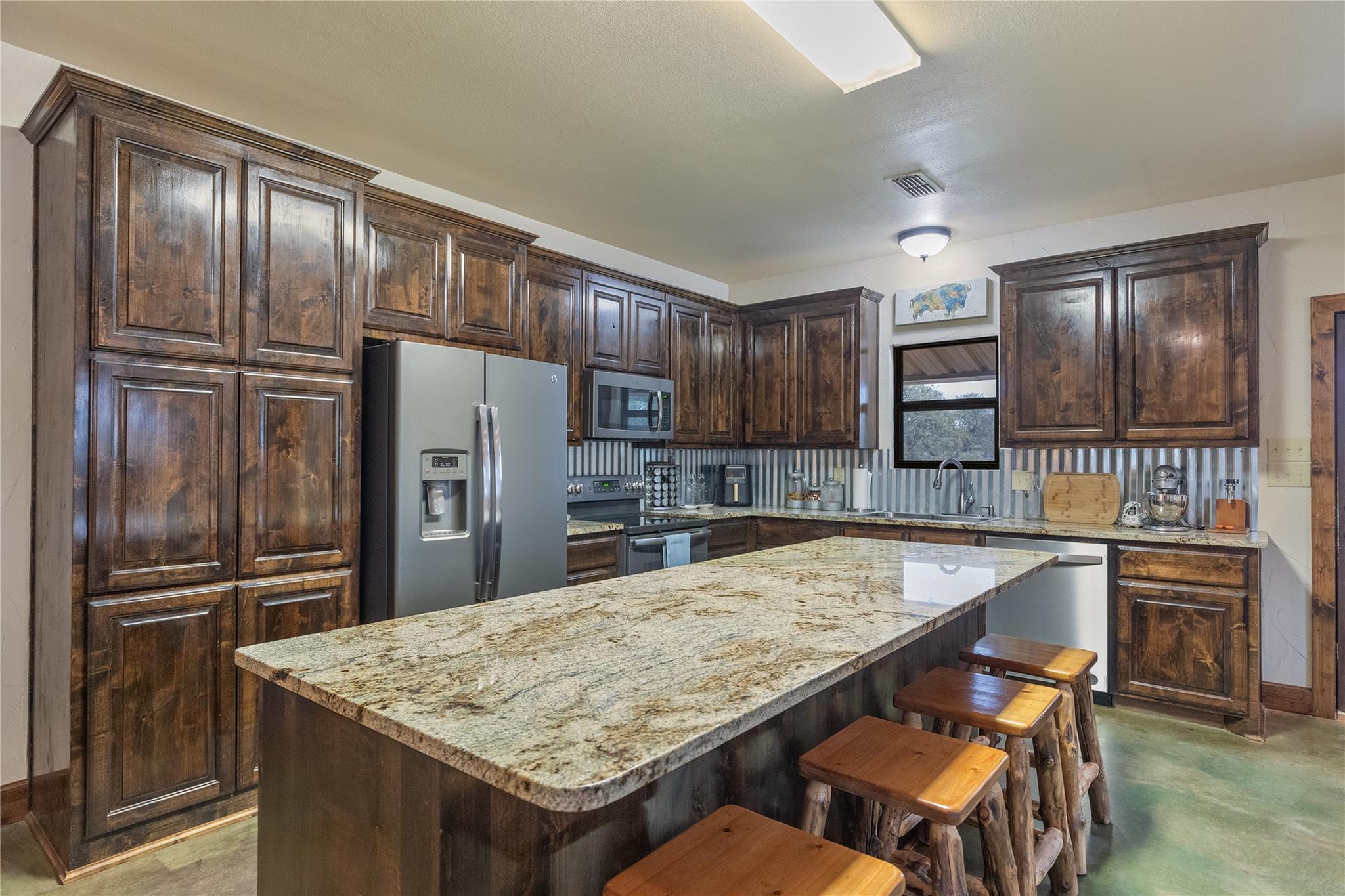 main property photo 31