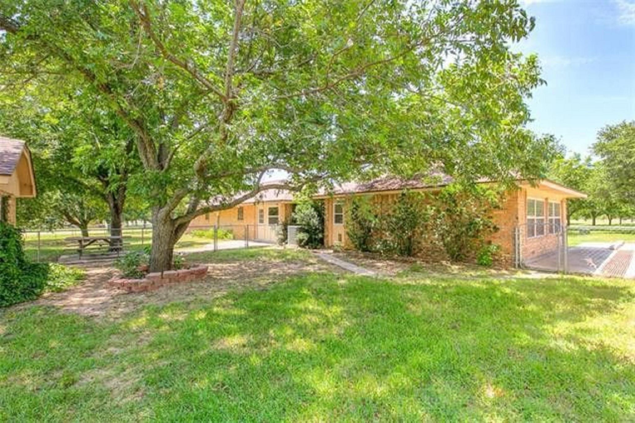 main property photo 28