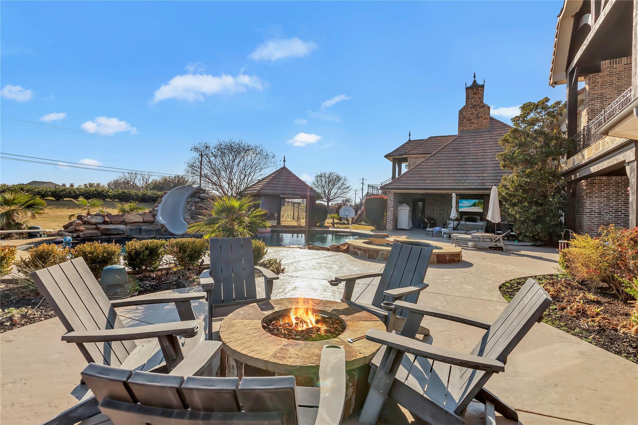 main property photo 37