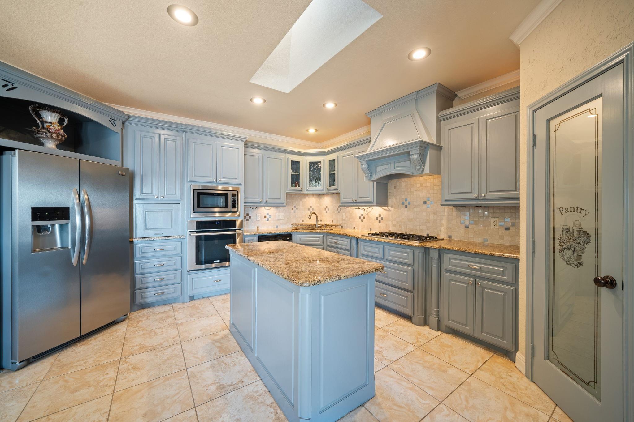 main property photo 17