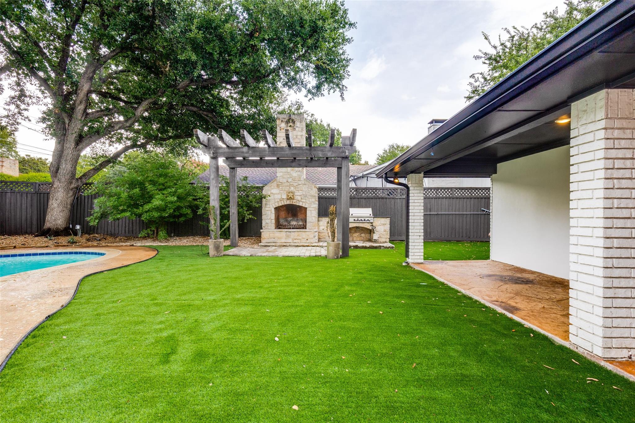 main property photo 23