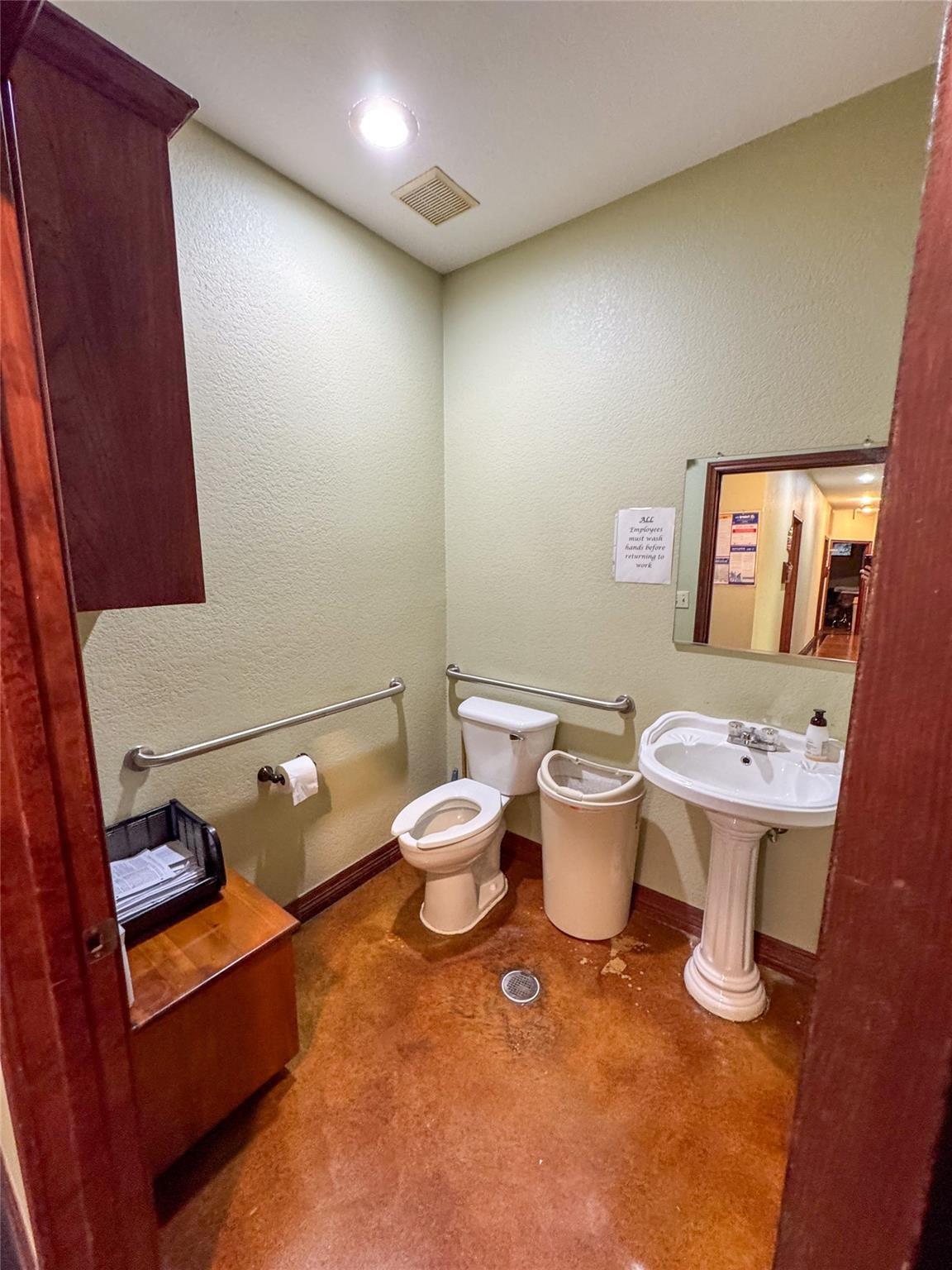 main property photo 18