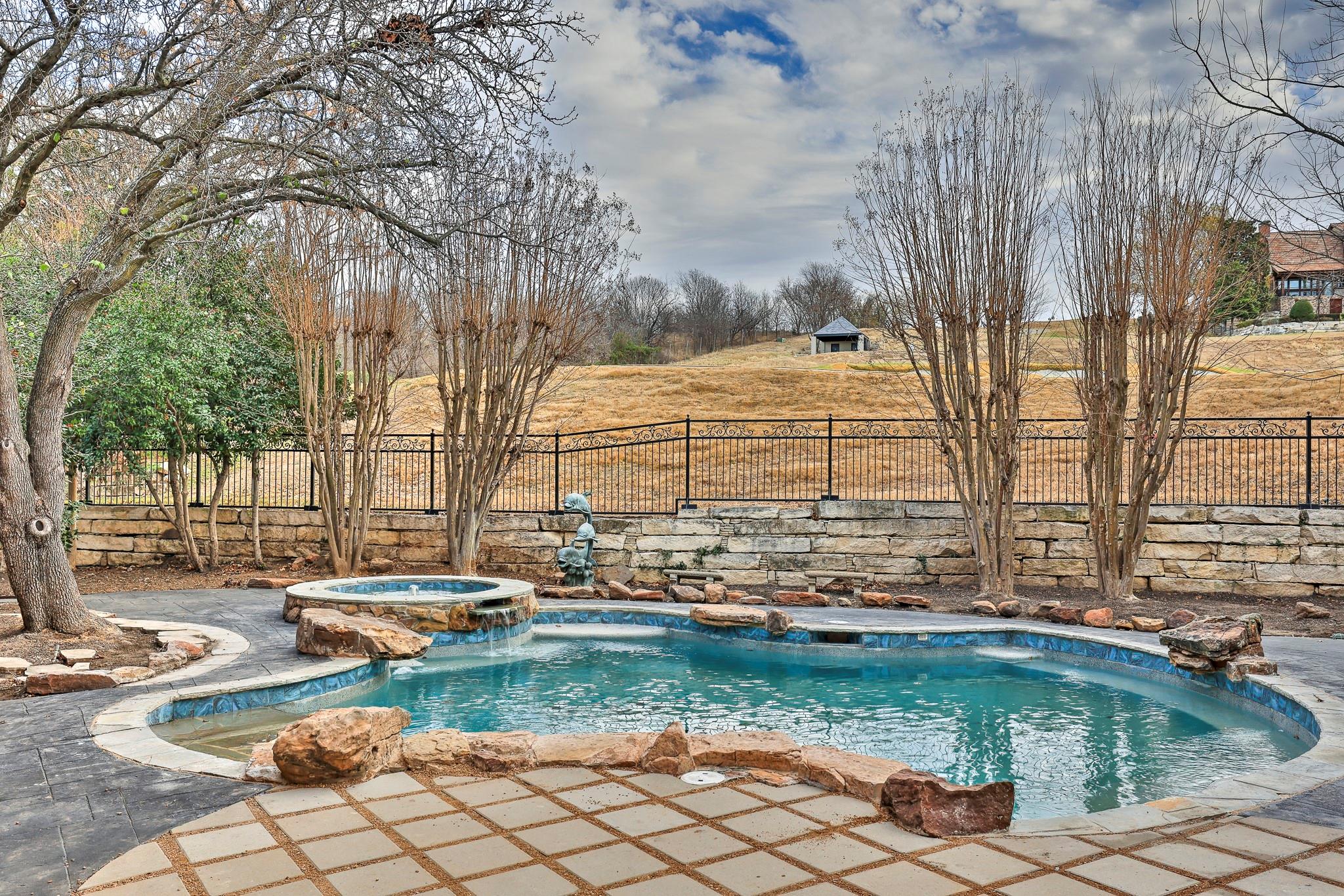 main property photo 31