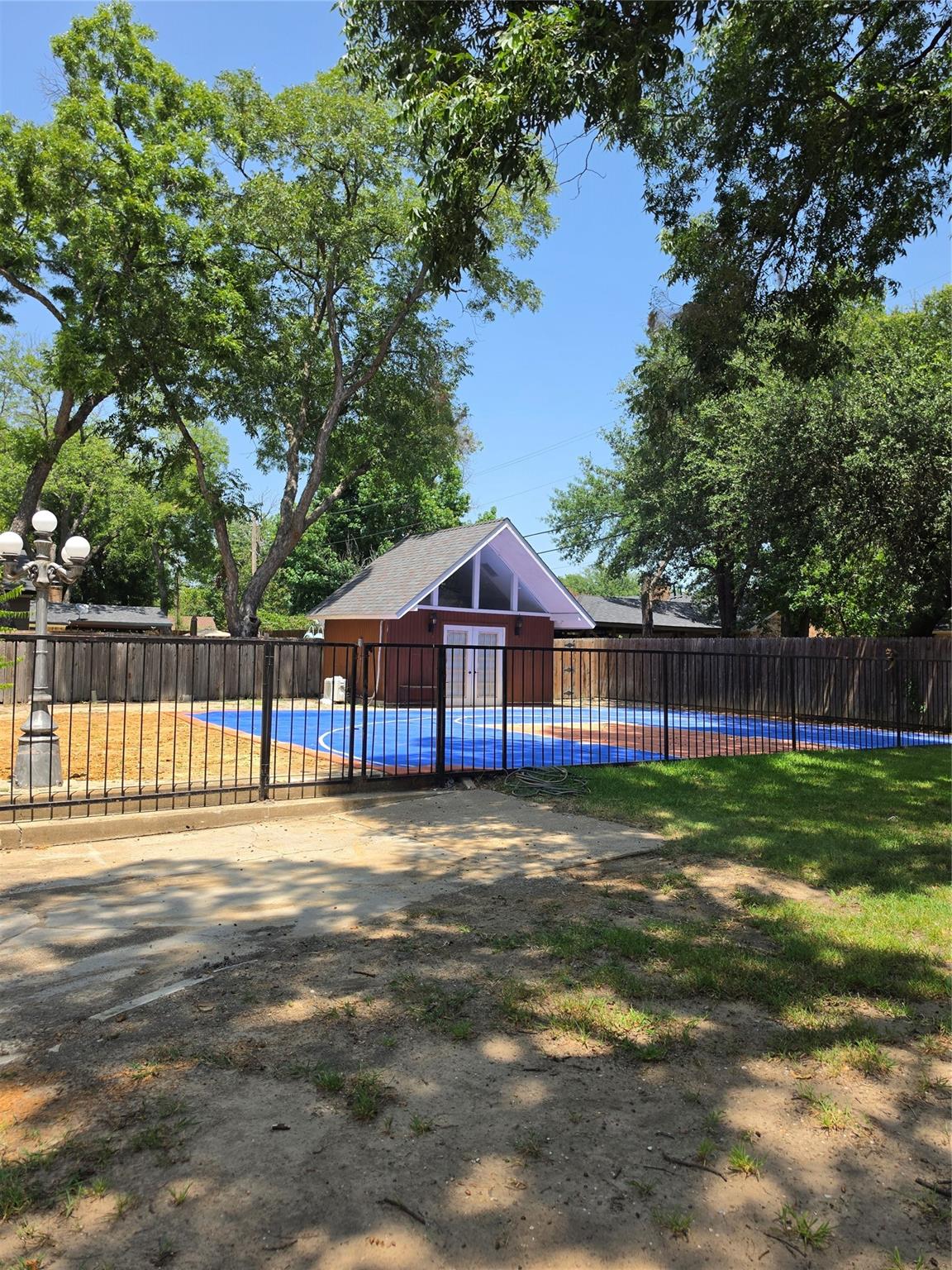 main property photo 32