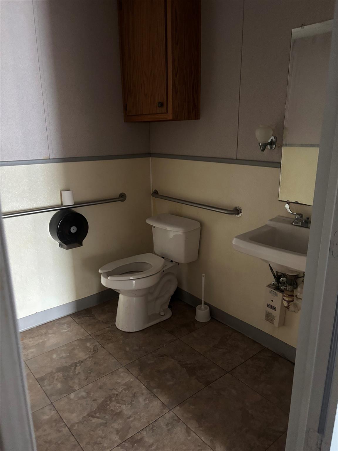 main property photo 6