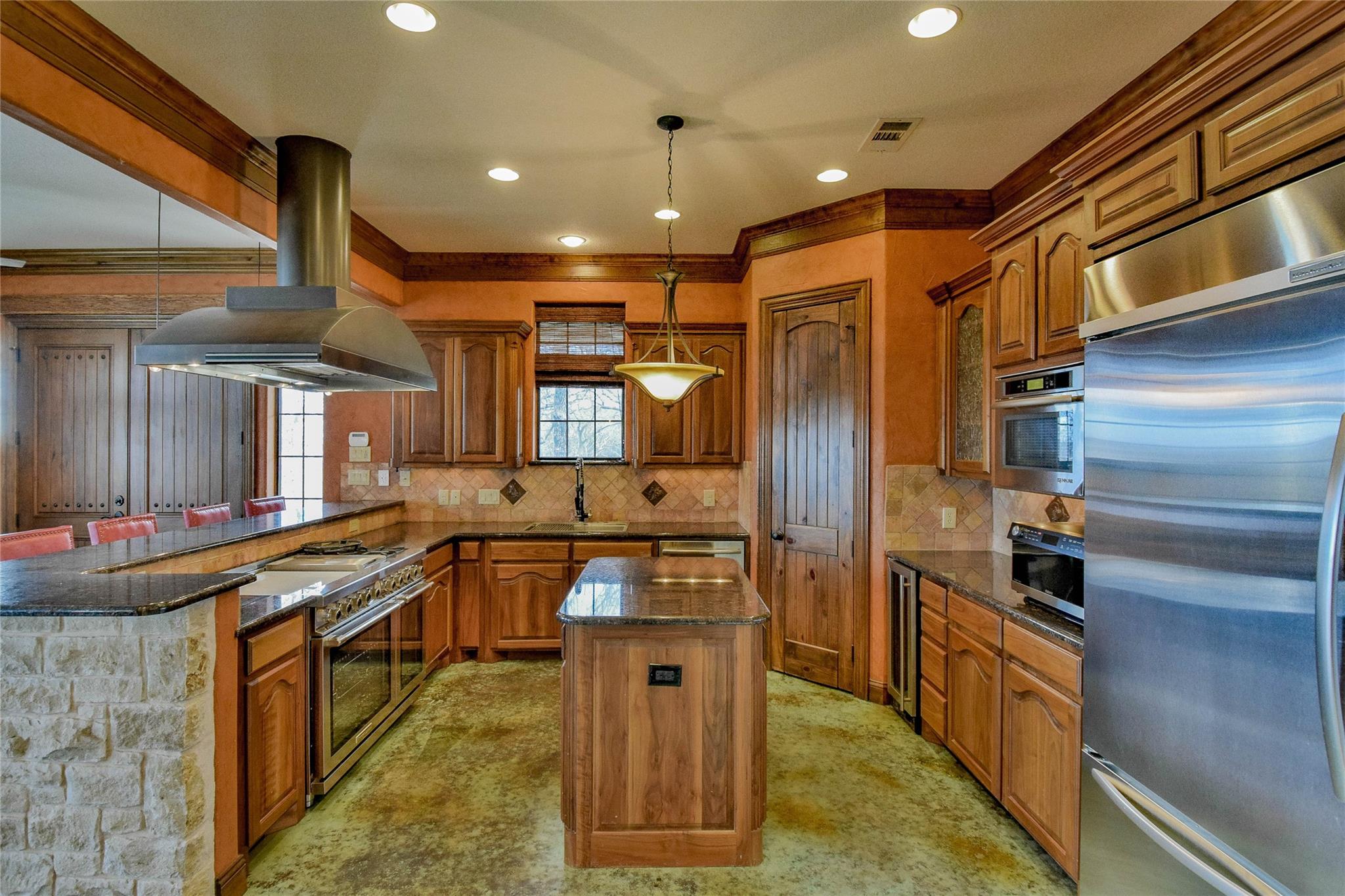 main property photo 8