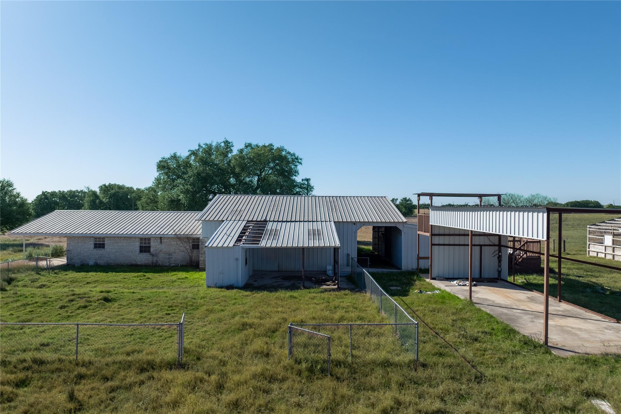 main property photo 3