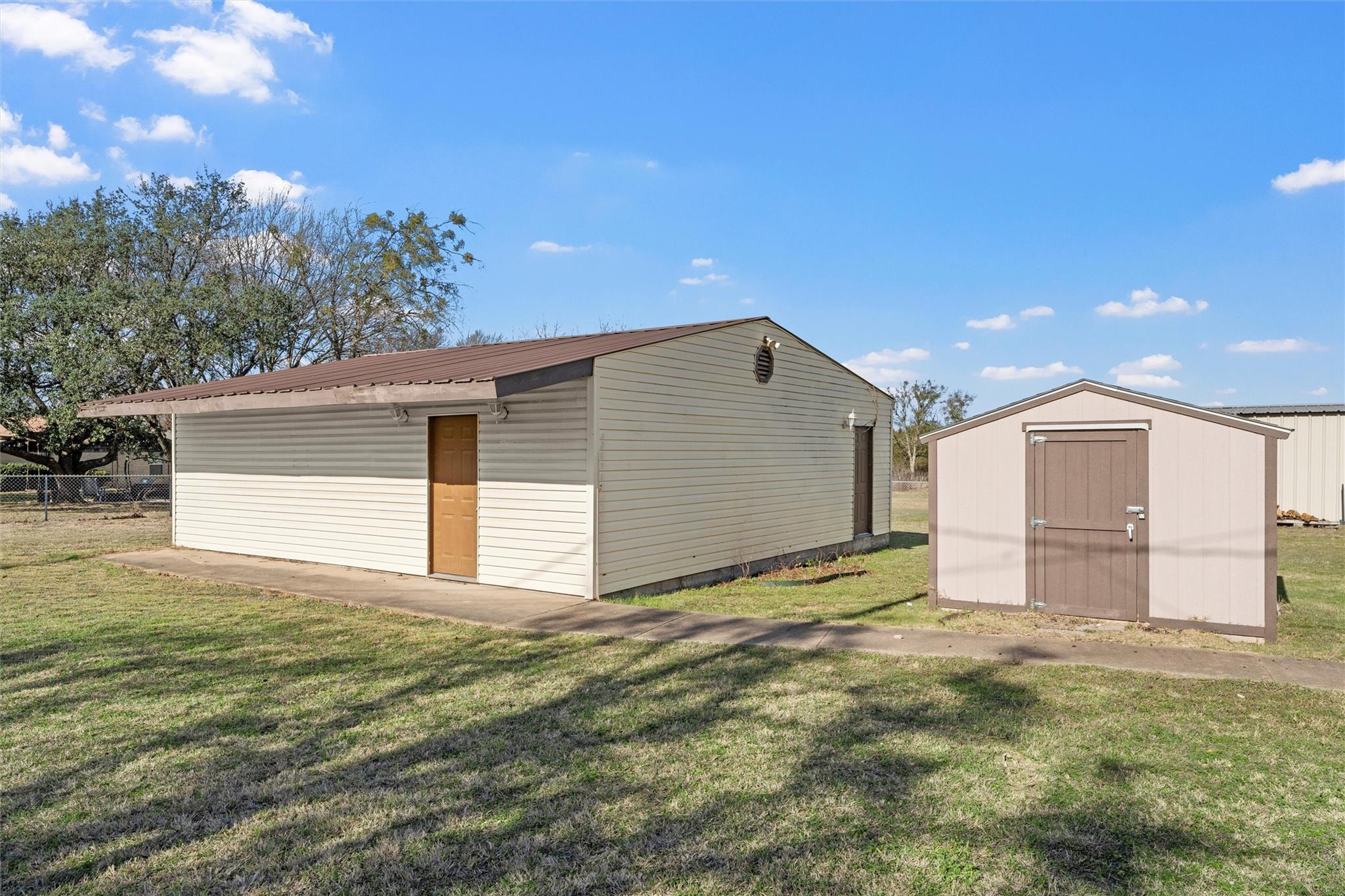 main property photo 30
