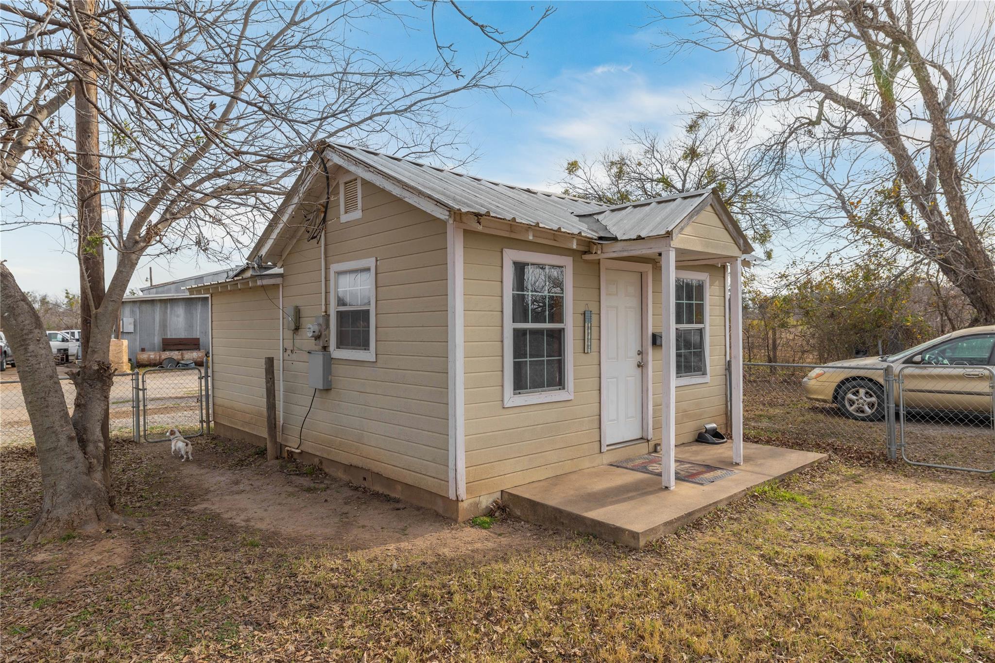main property photo 28