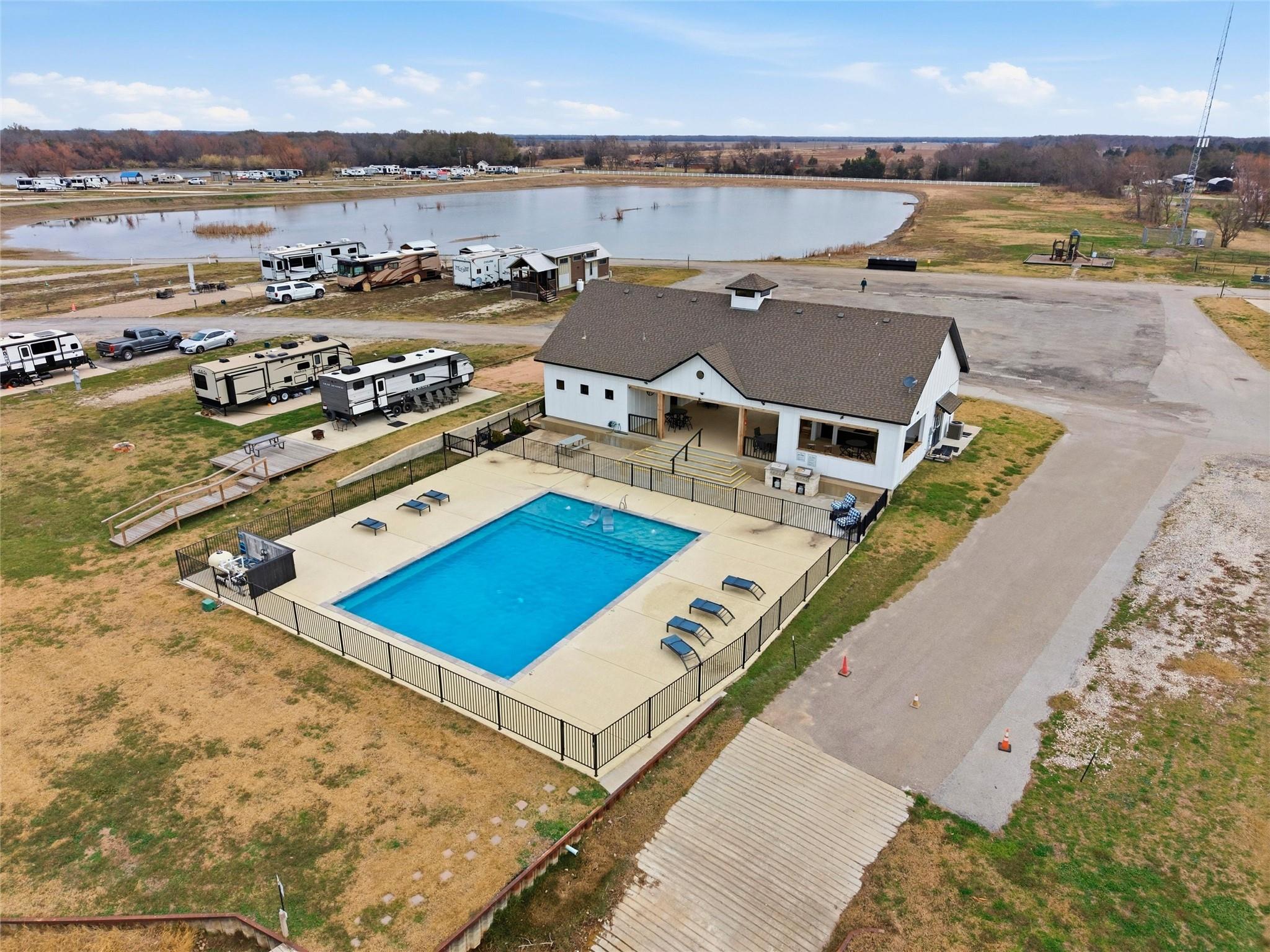 main property photo 9