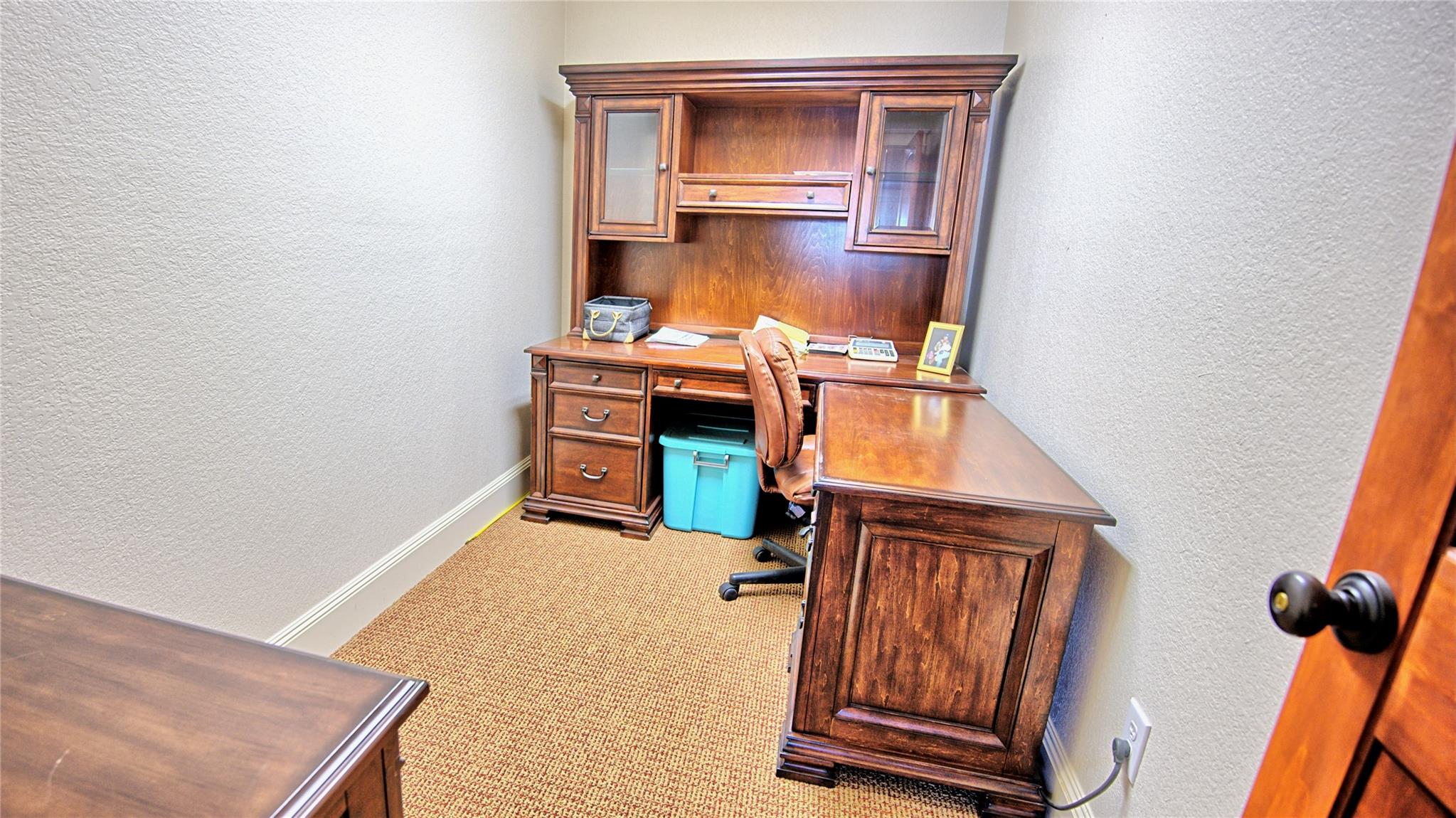 main property photo 28