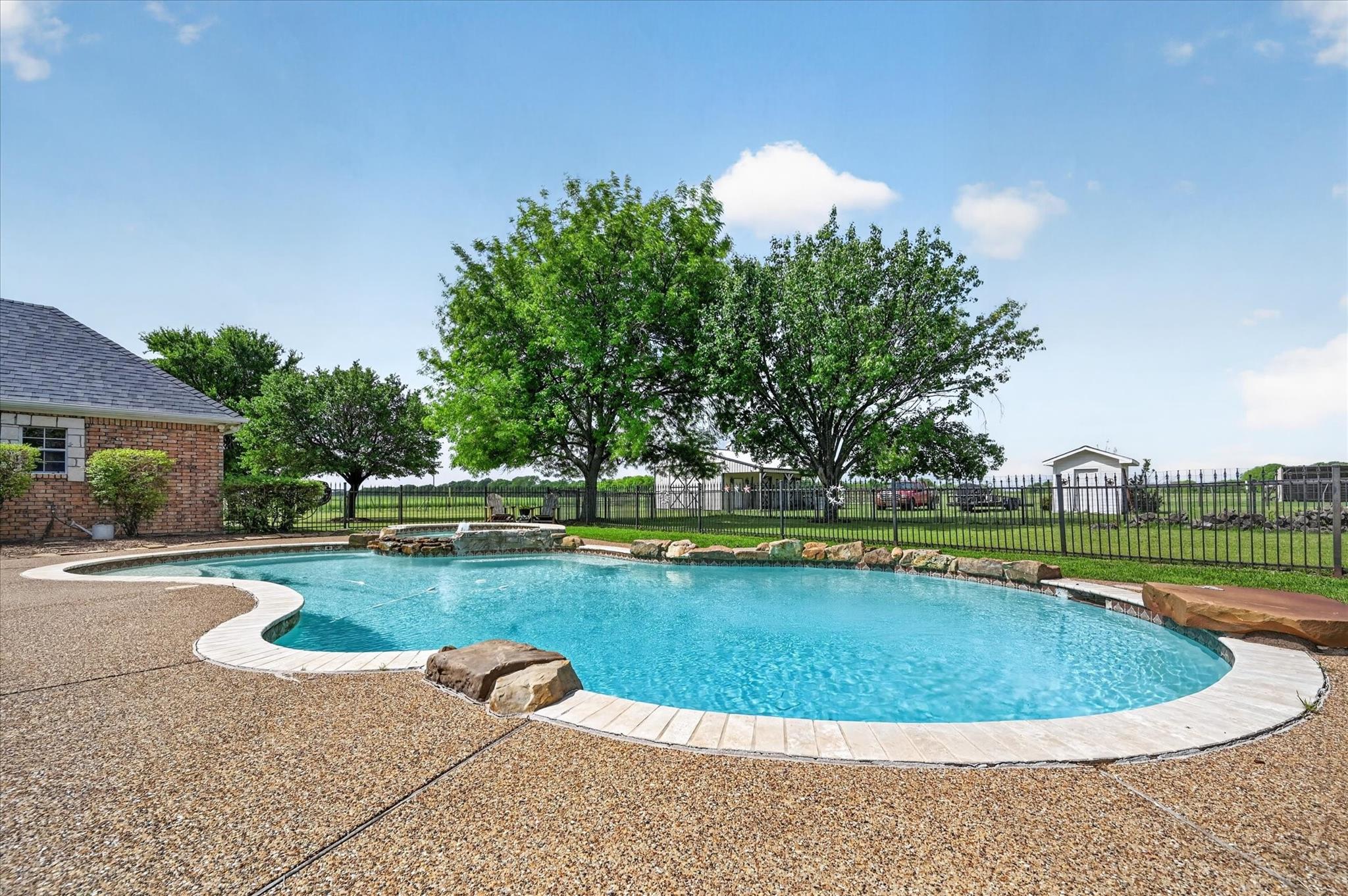 main property photo 34