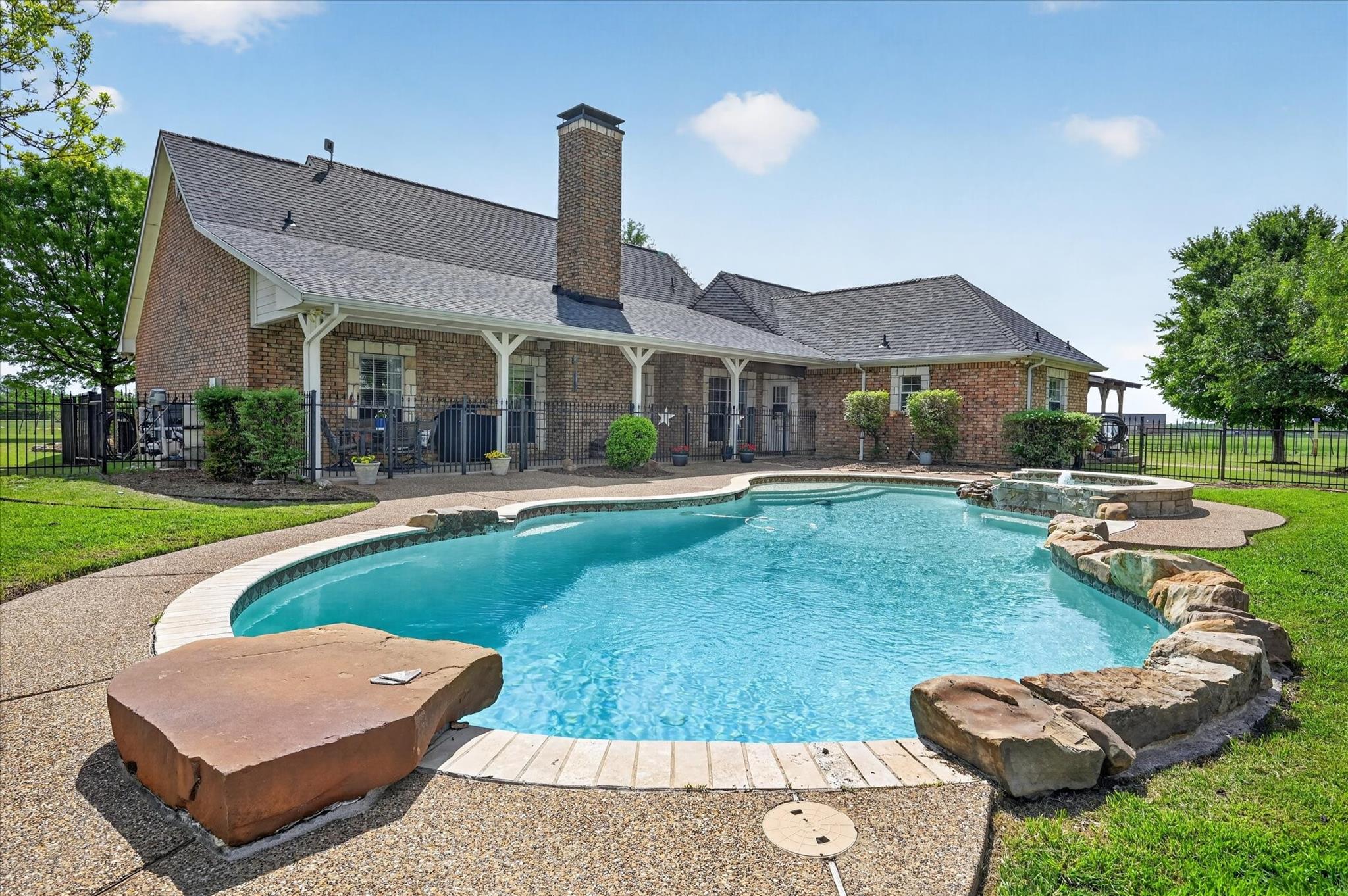 main property photo 36