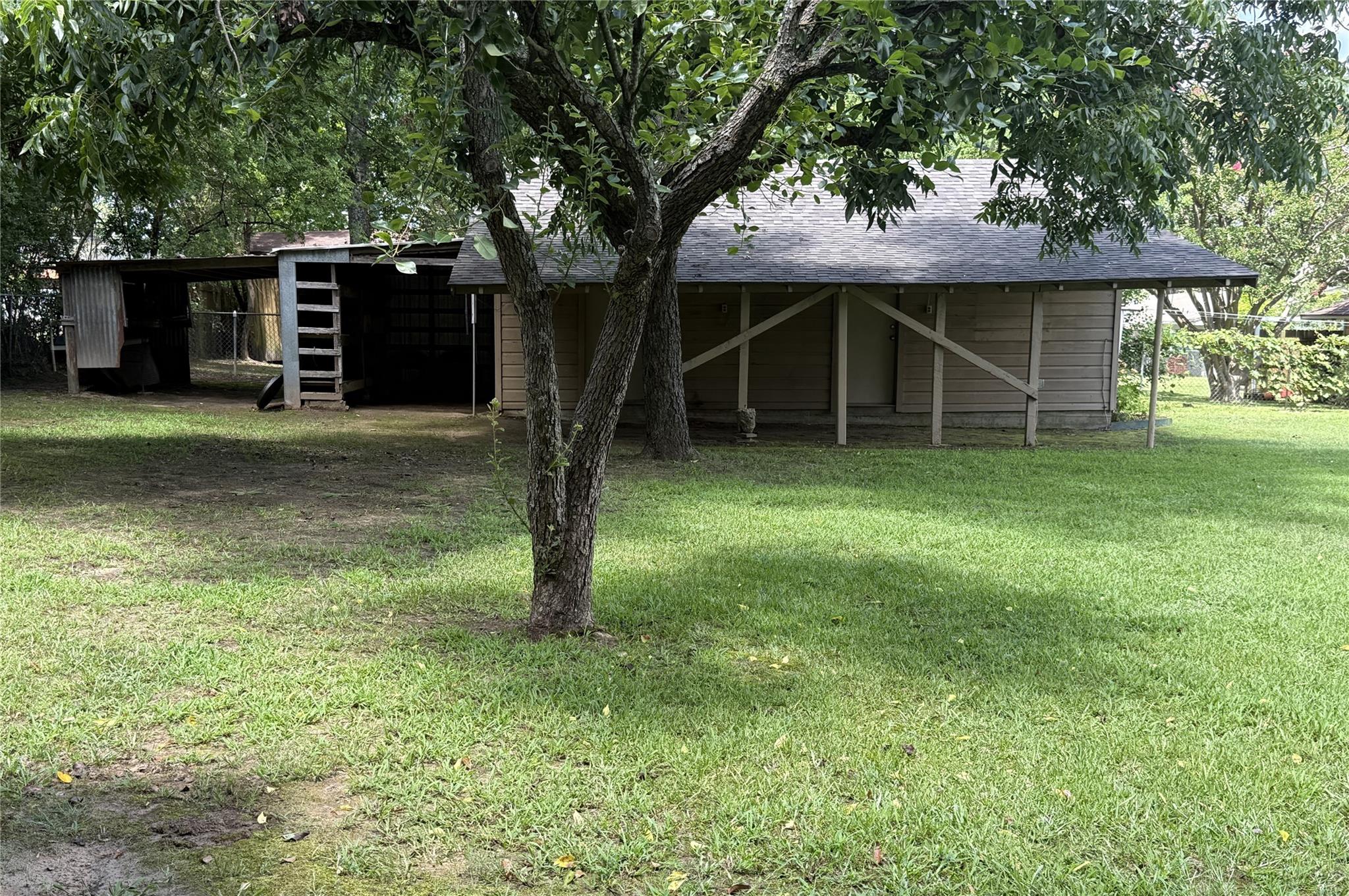 main property photo 26