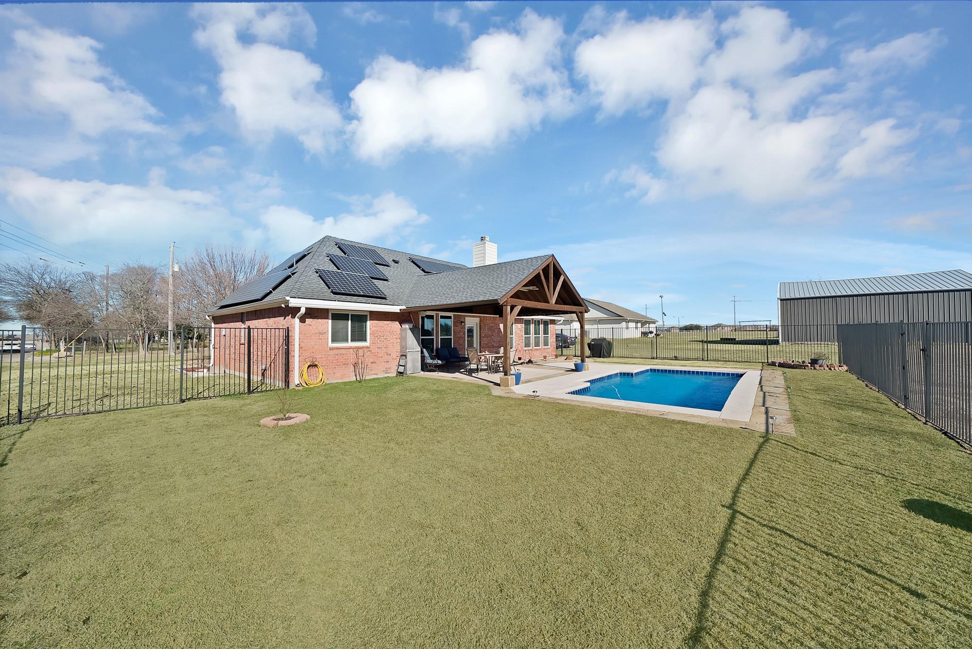 main property photo 6