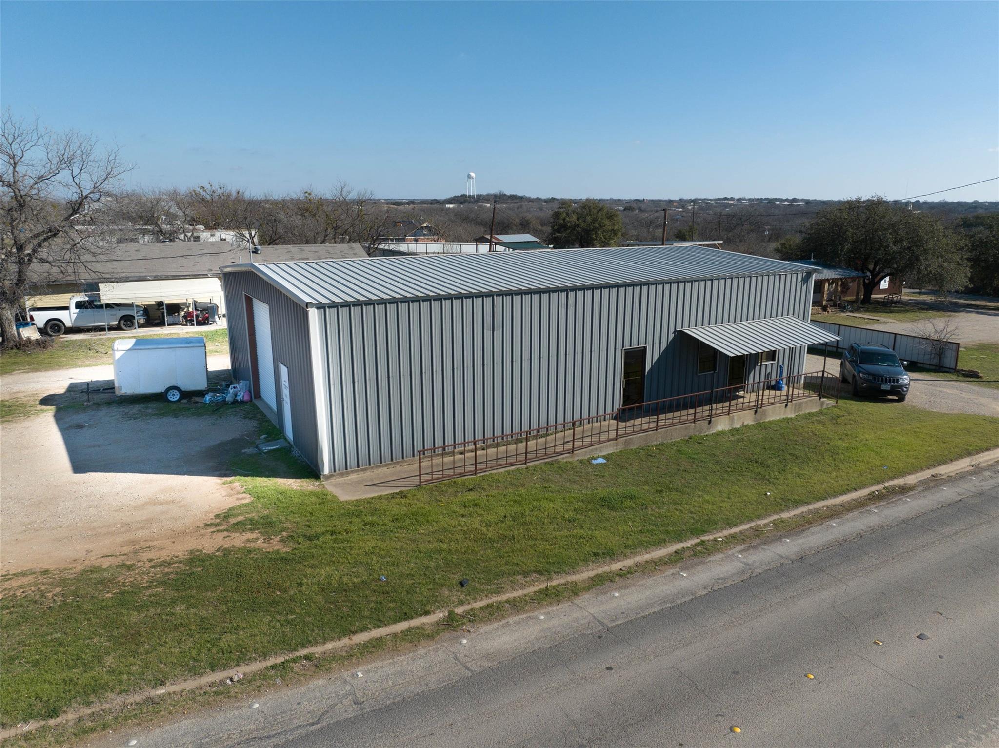 main property photo 9