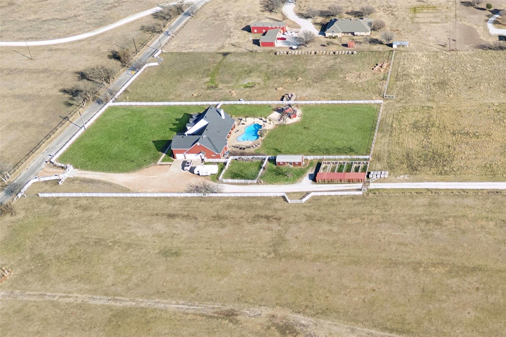 main property photo 36