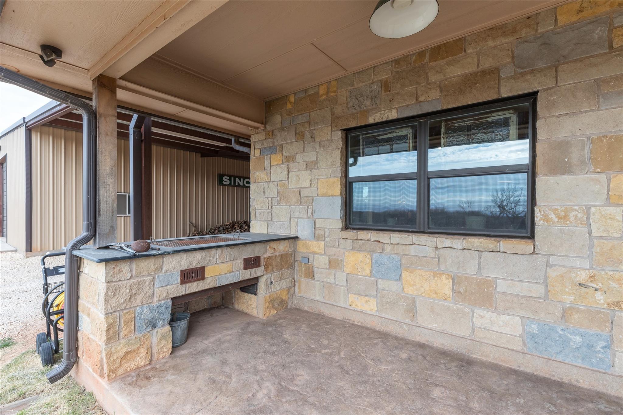 main property photo 33