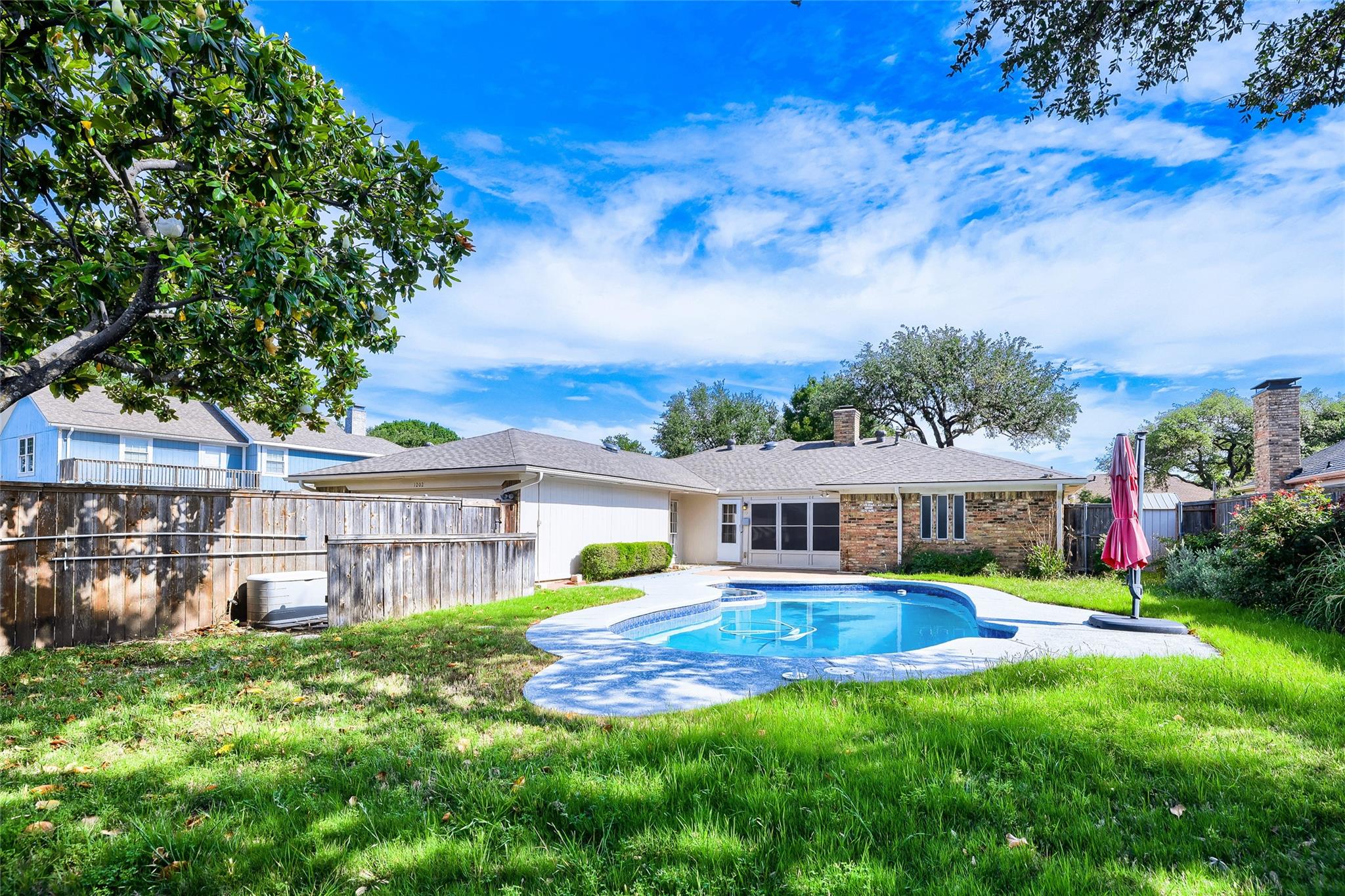 main property photo 27