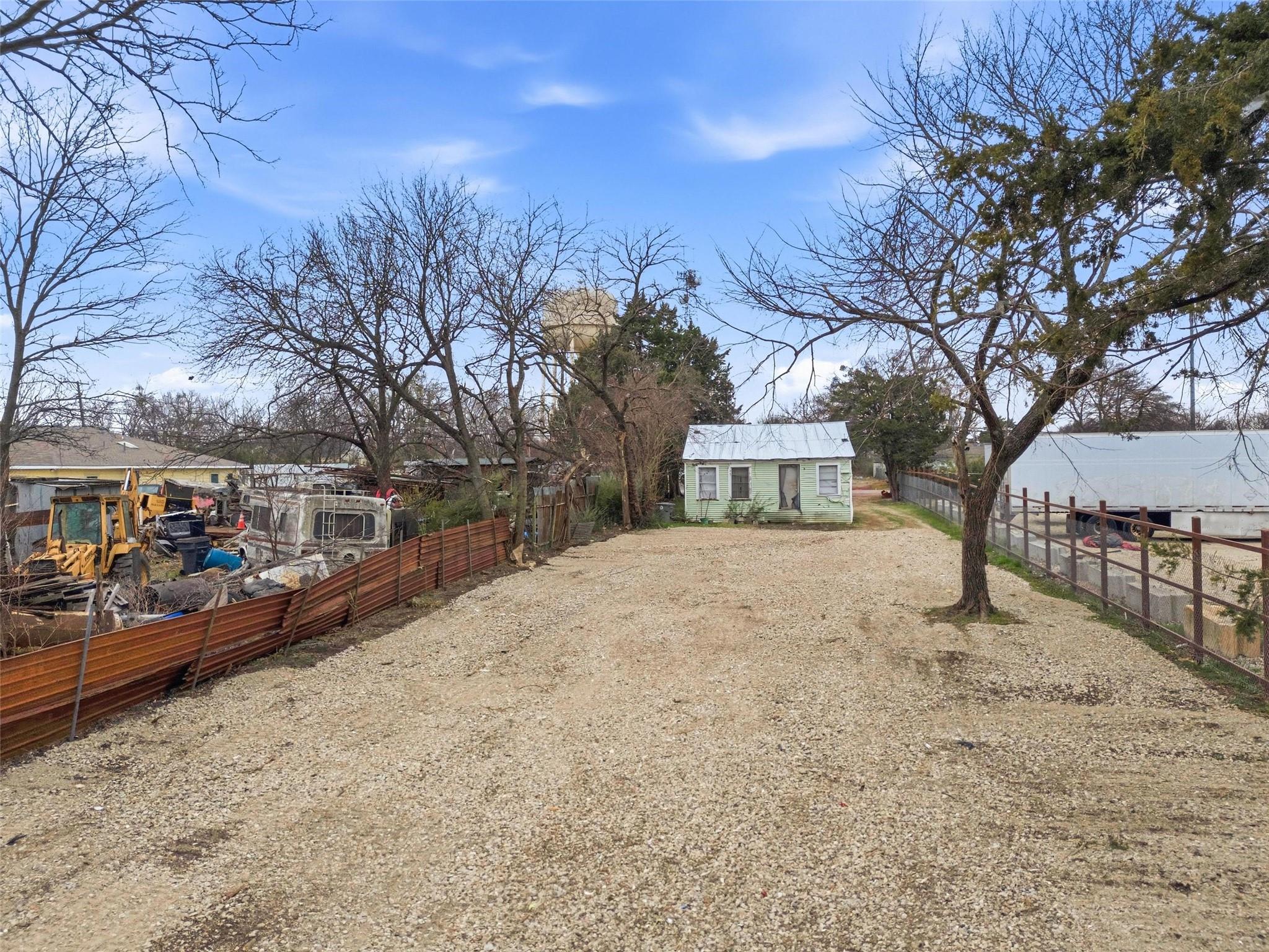 main property photo 10