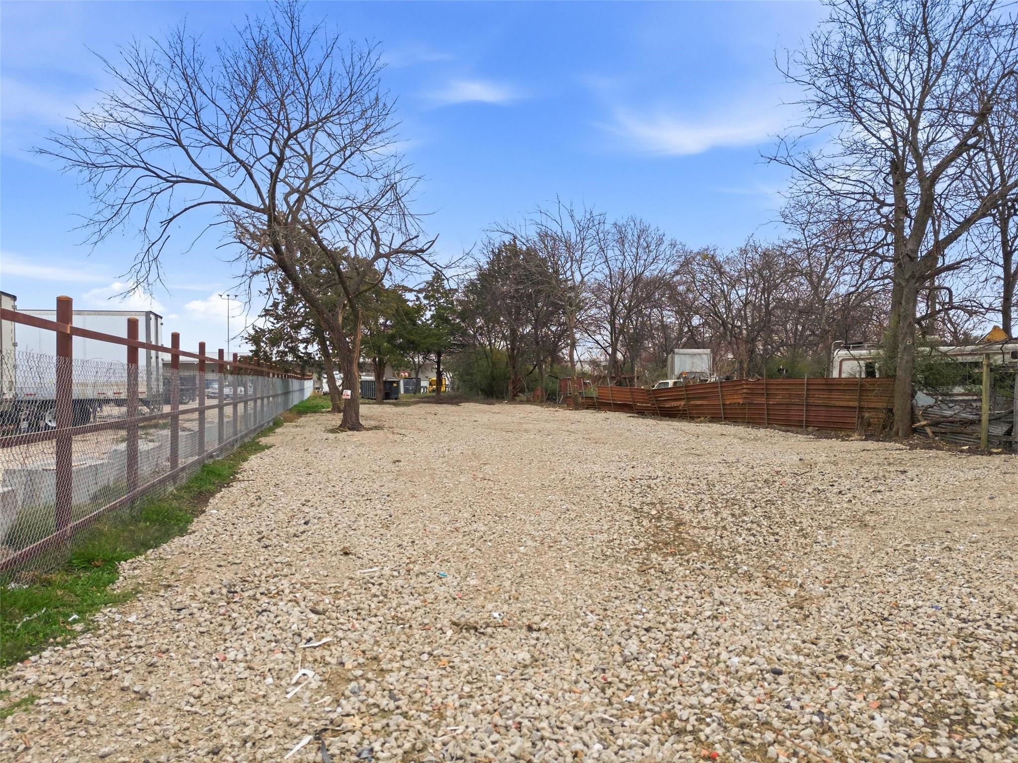main property photo 11