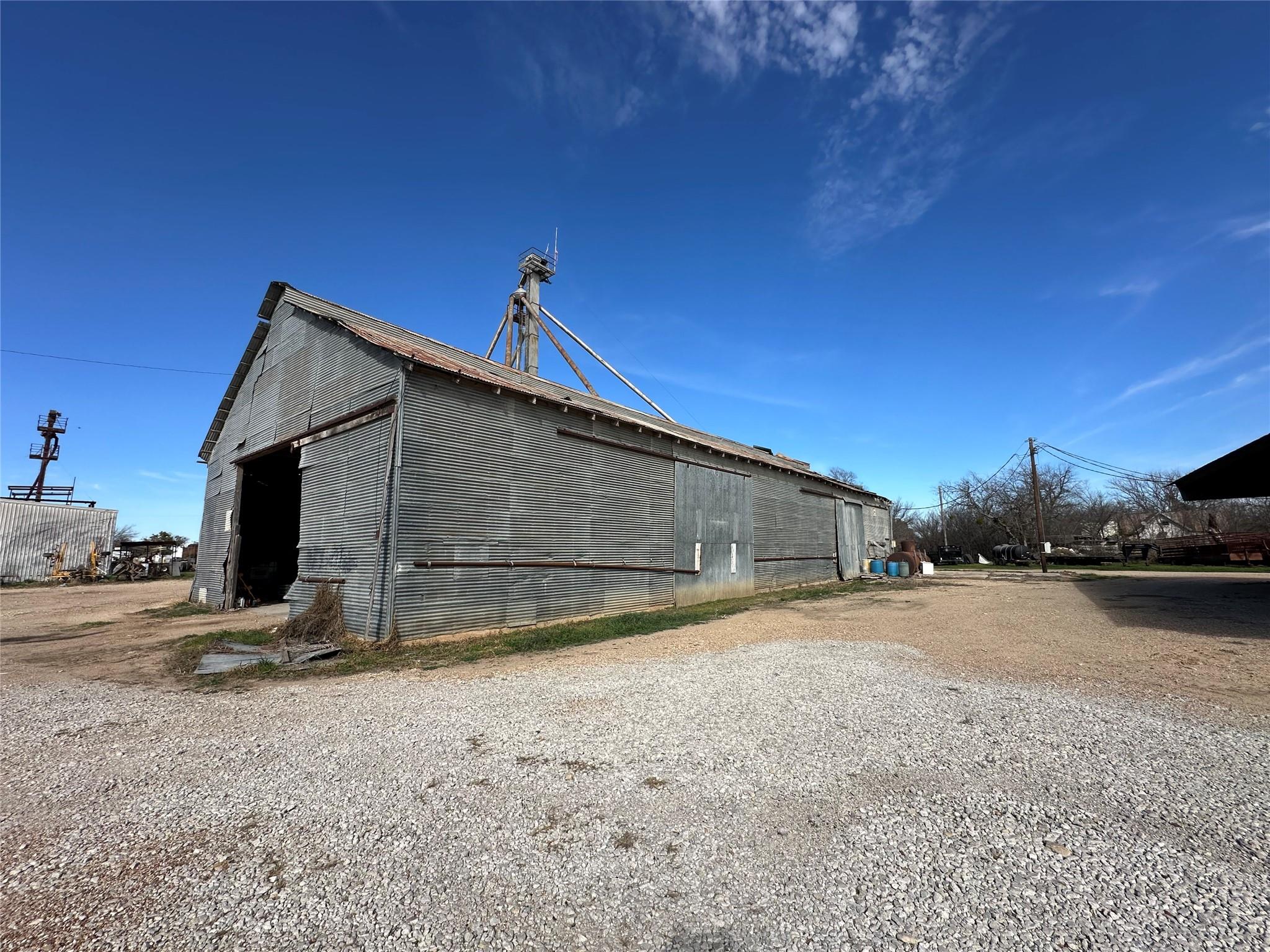 main property photo 10