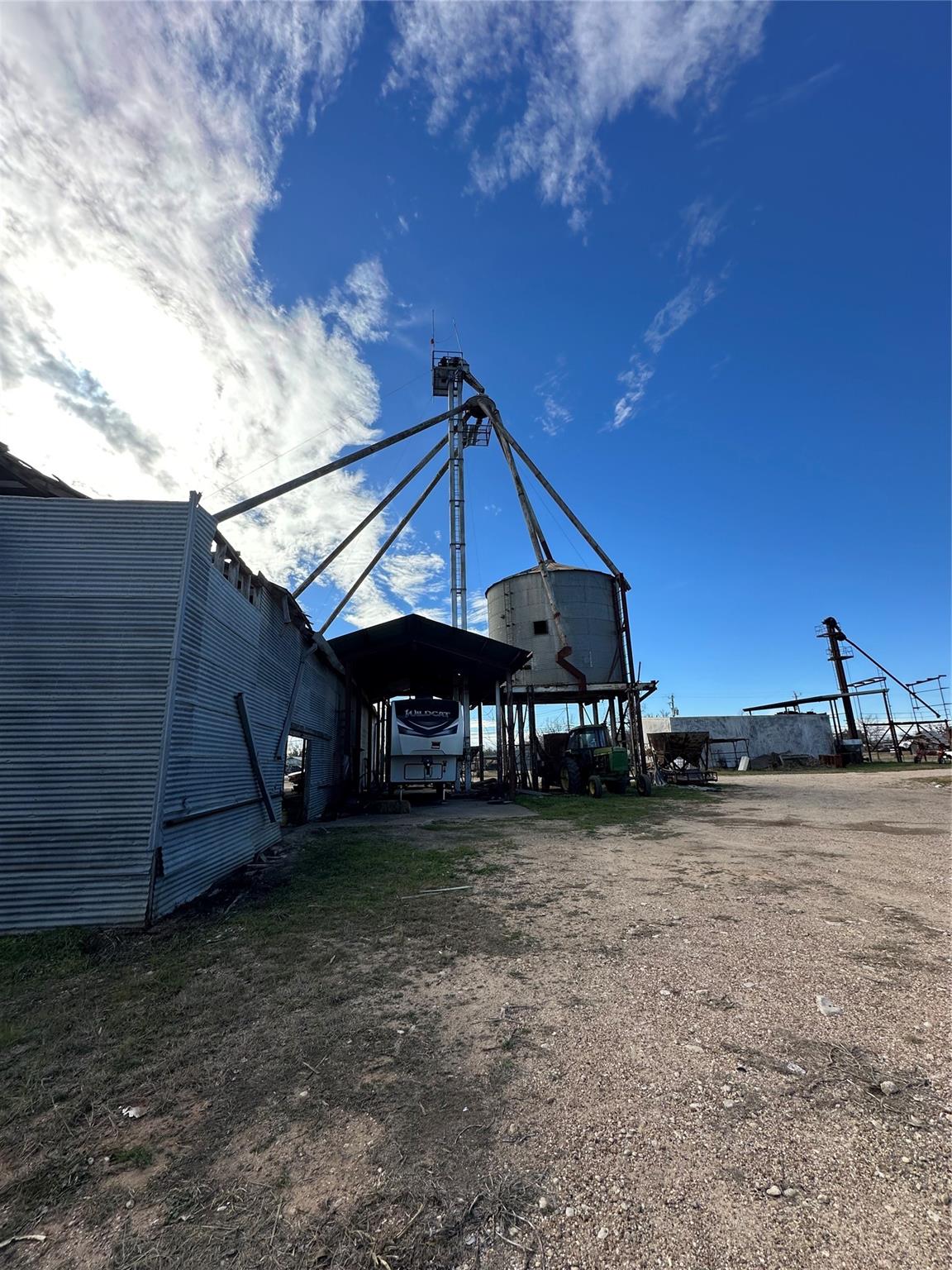 main property photo 8