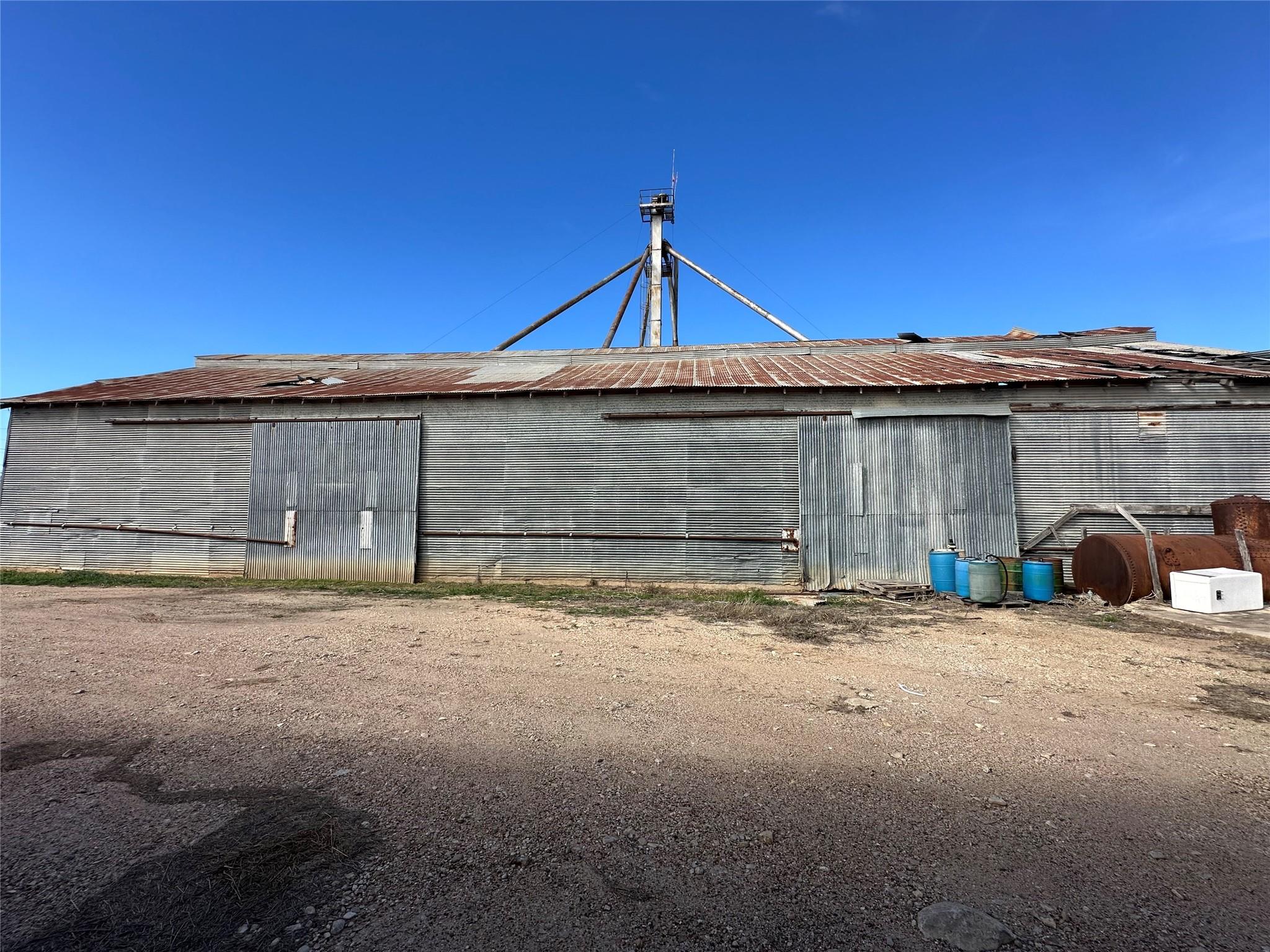 main property photo 9