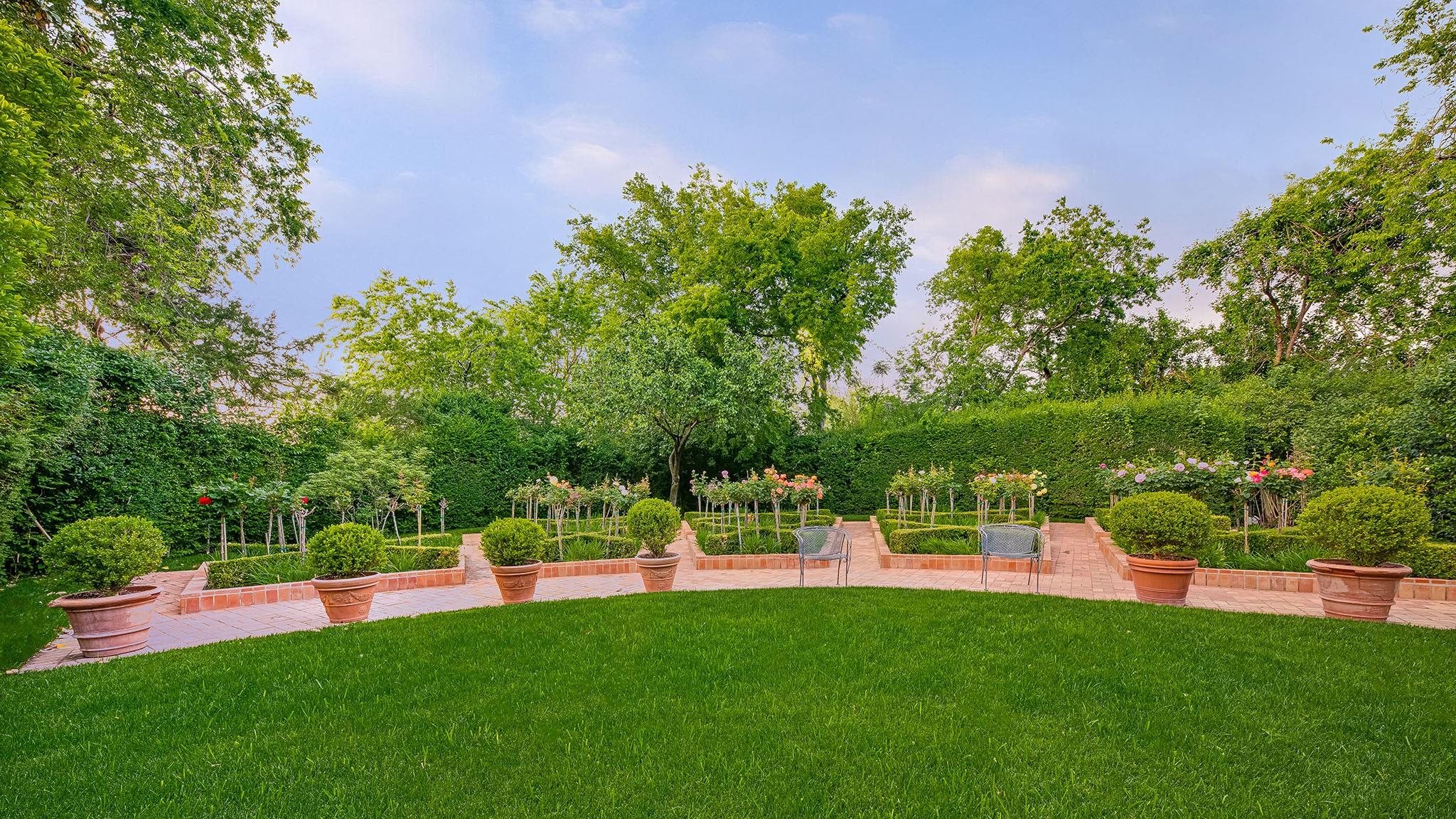 main property photo 14