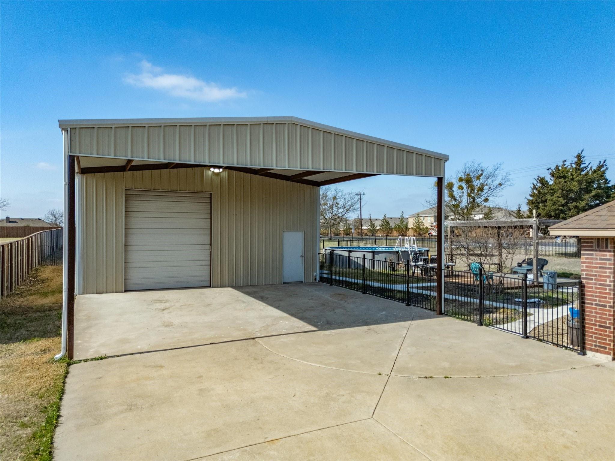 main property photo 9