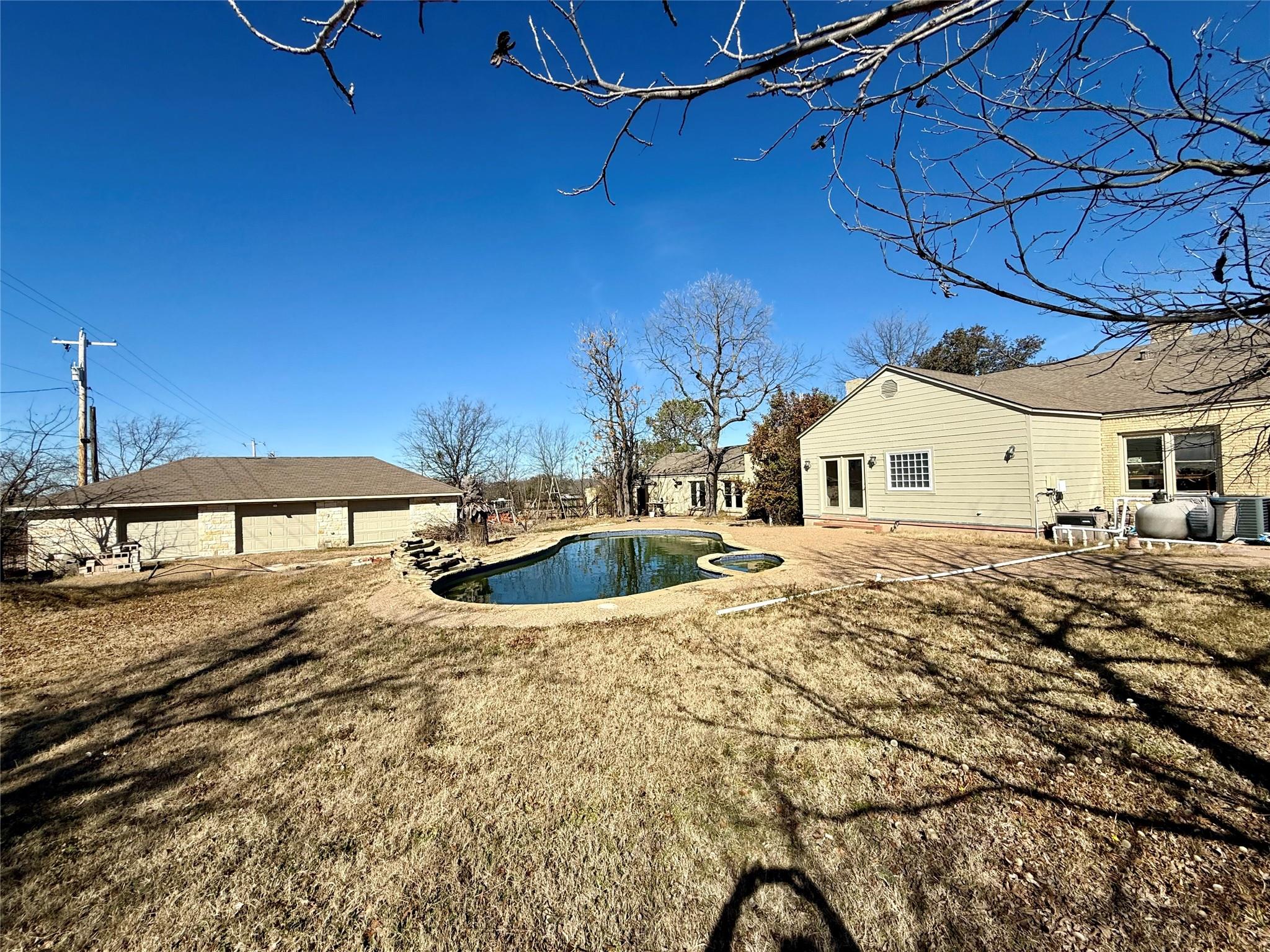 main property photo 18