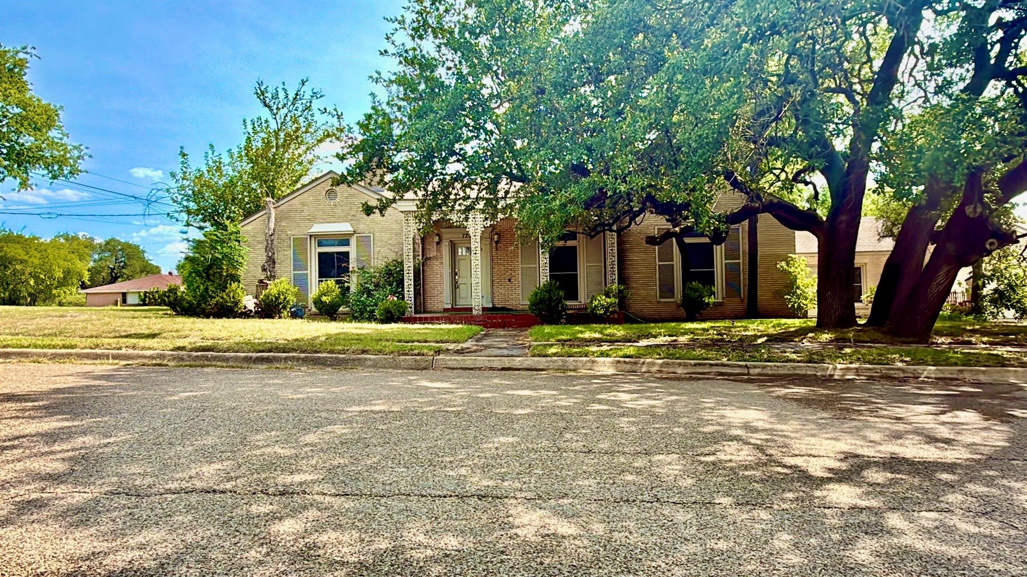 main property photo 23