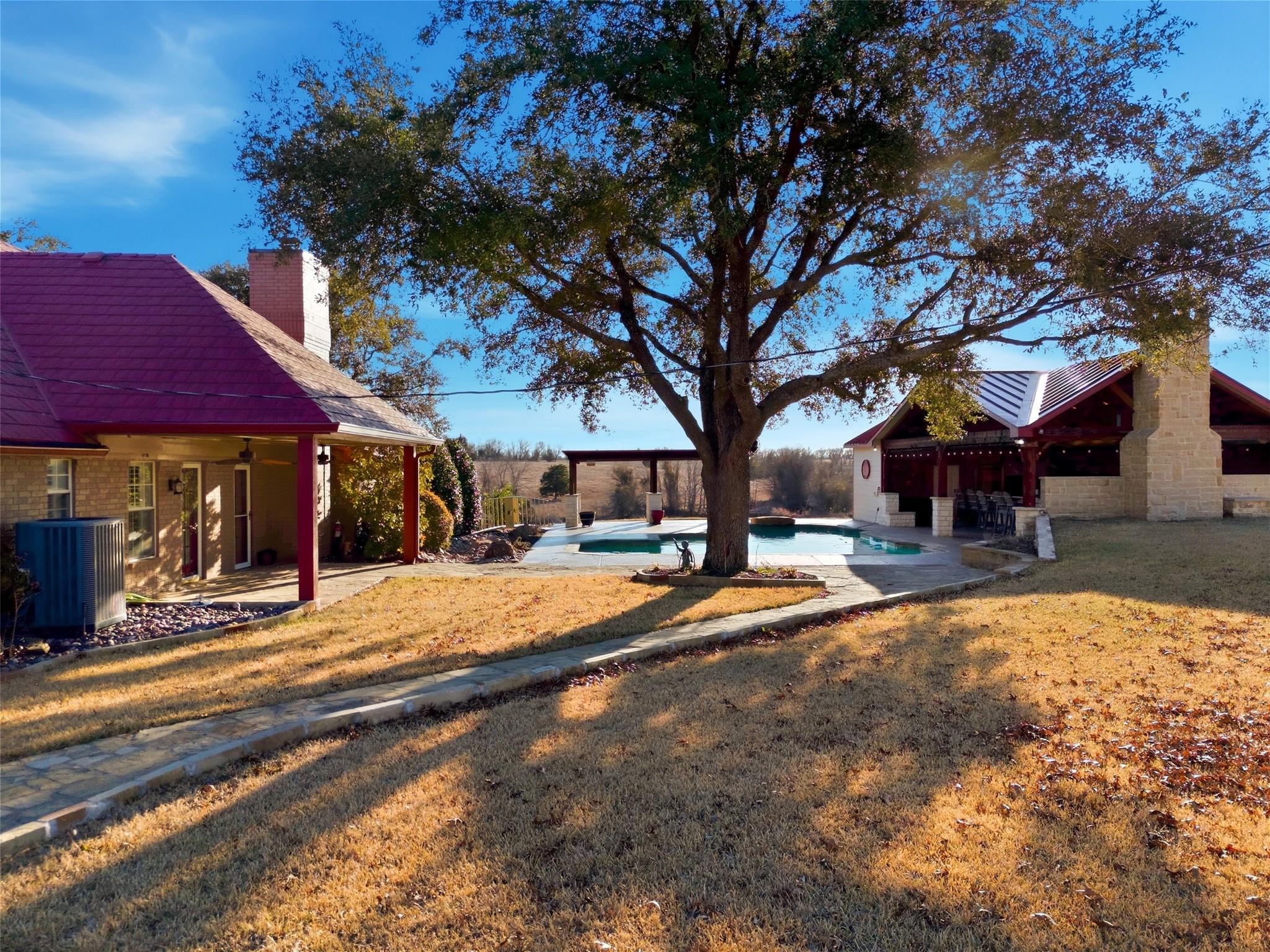 main property photo 8