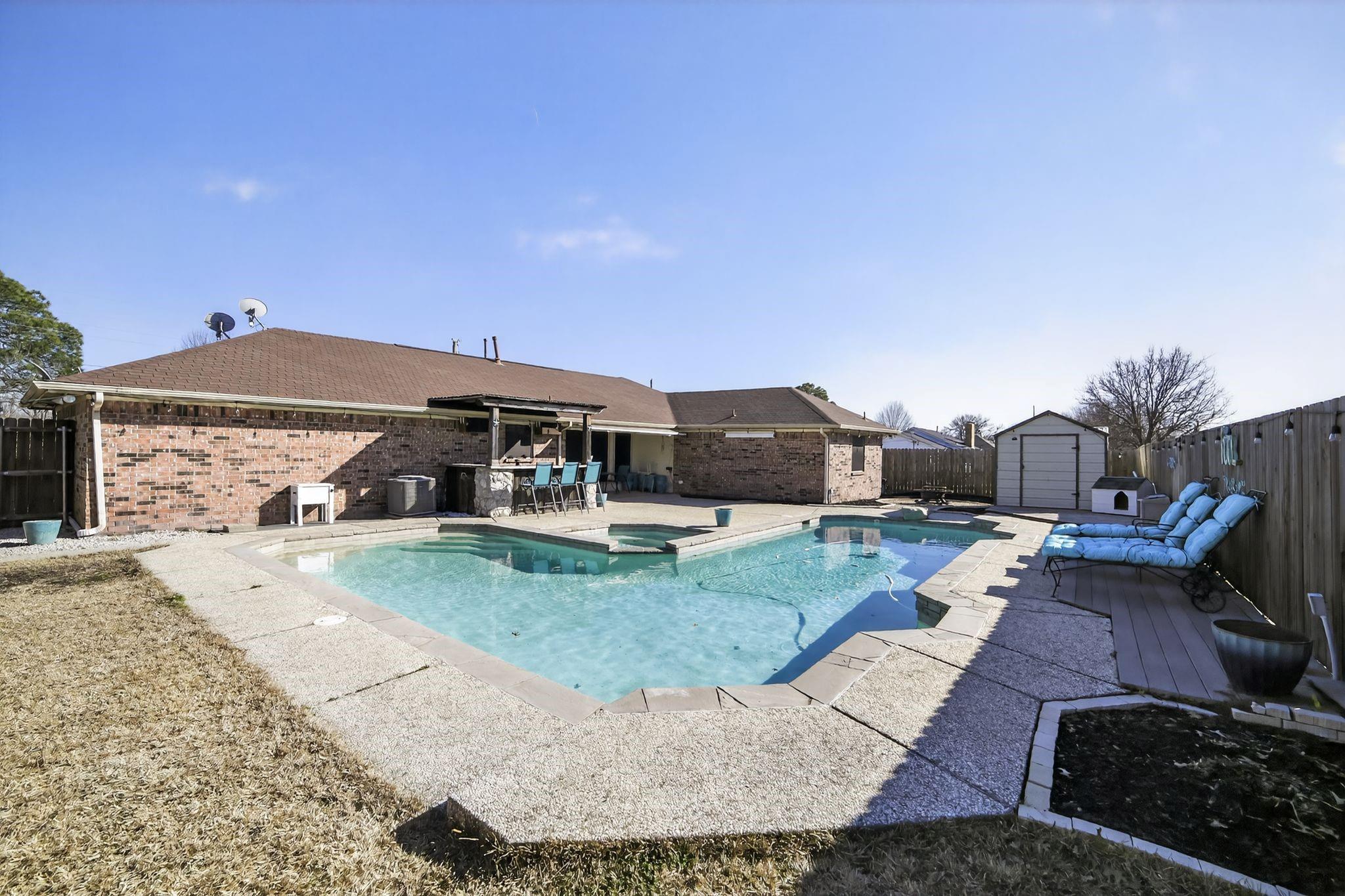 main property photo 25