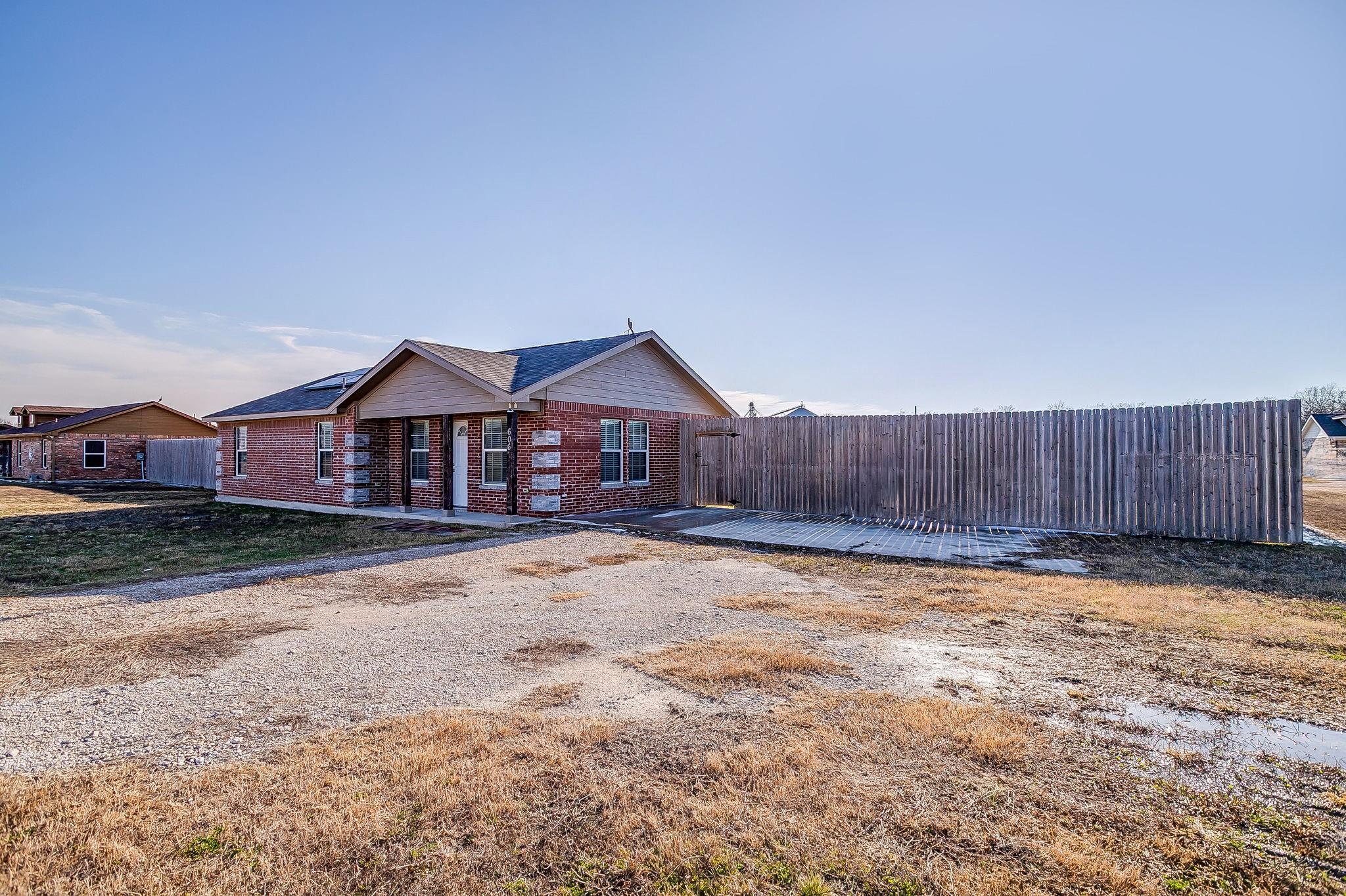 main property photo 3