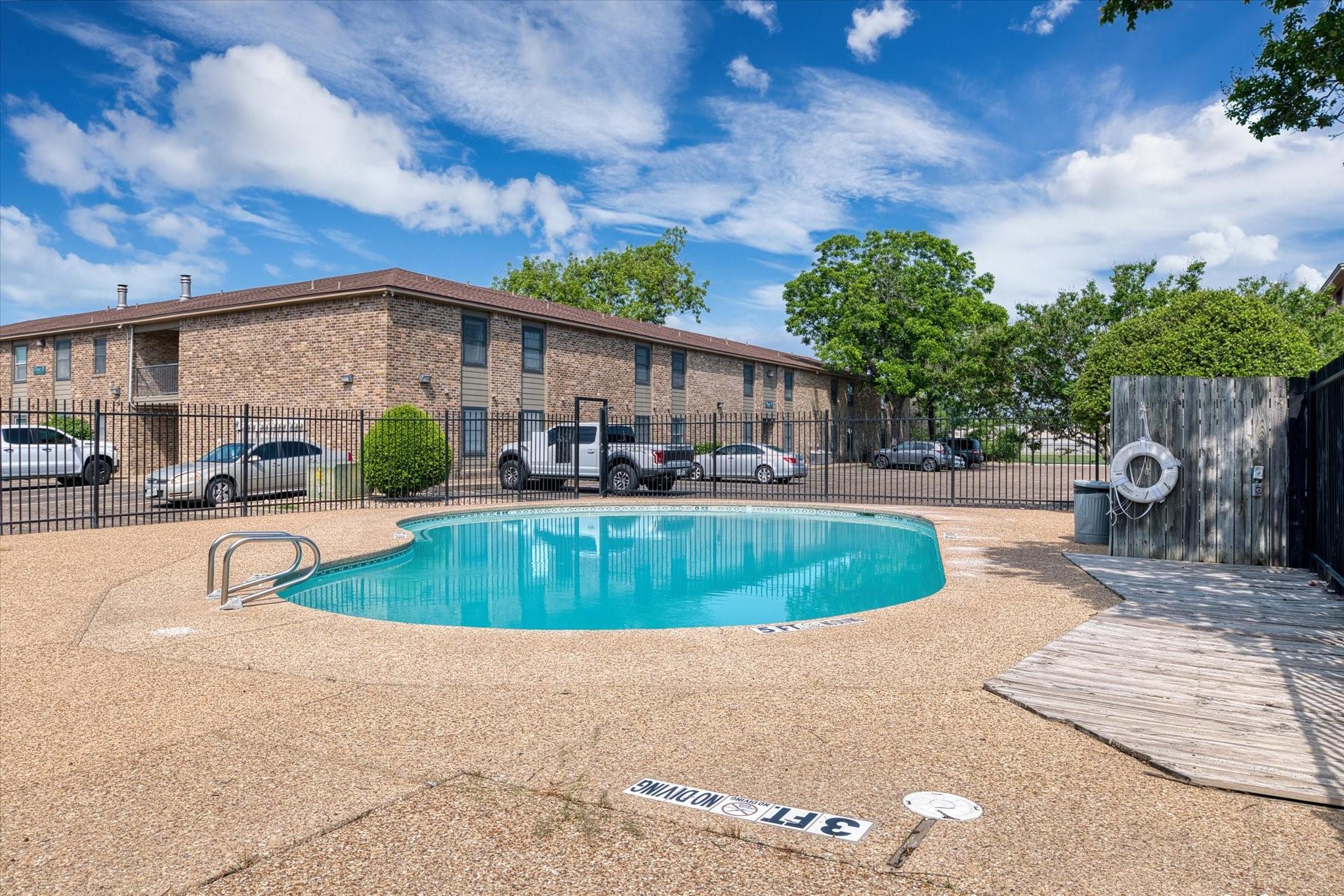 main property photo 16