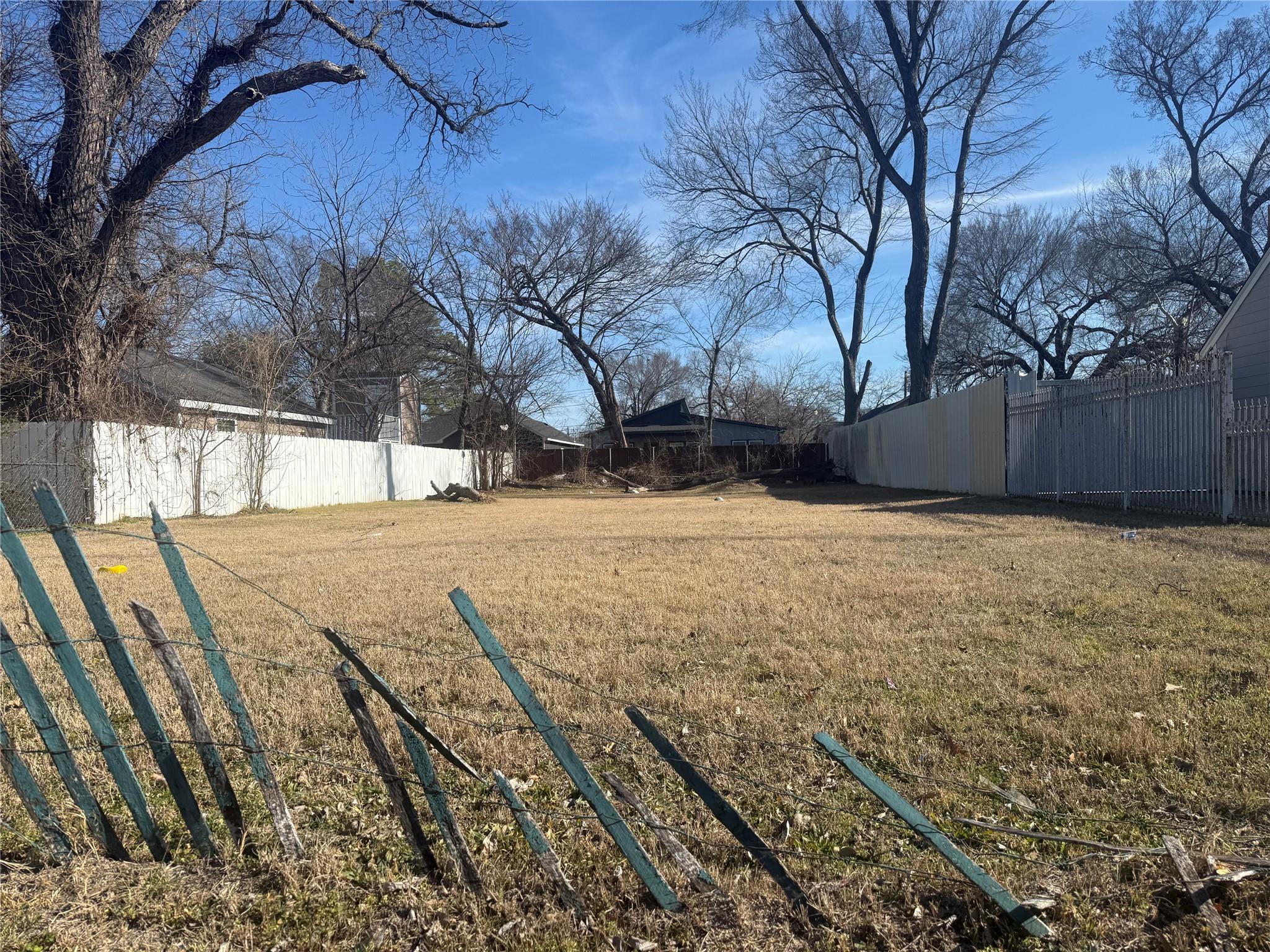 main property photo 16