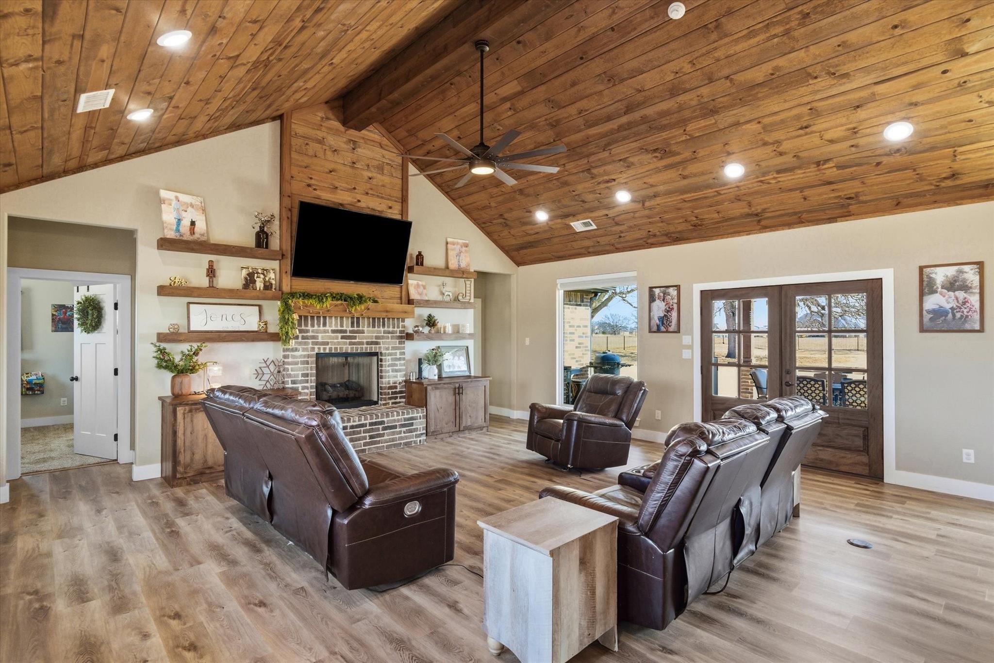 main property photo 7