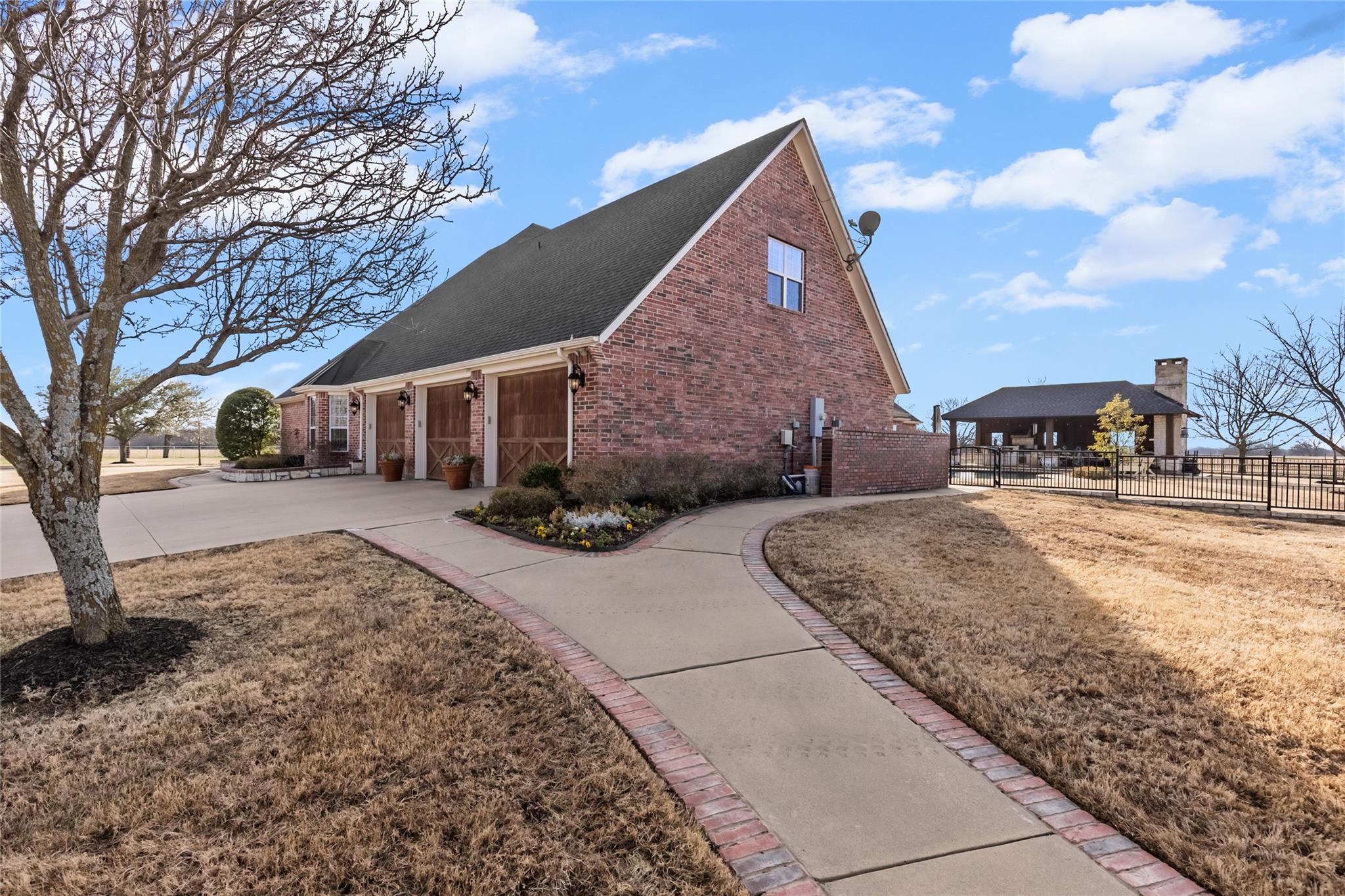 main property photo 30