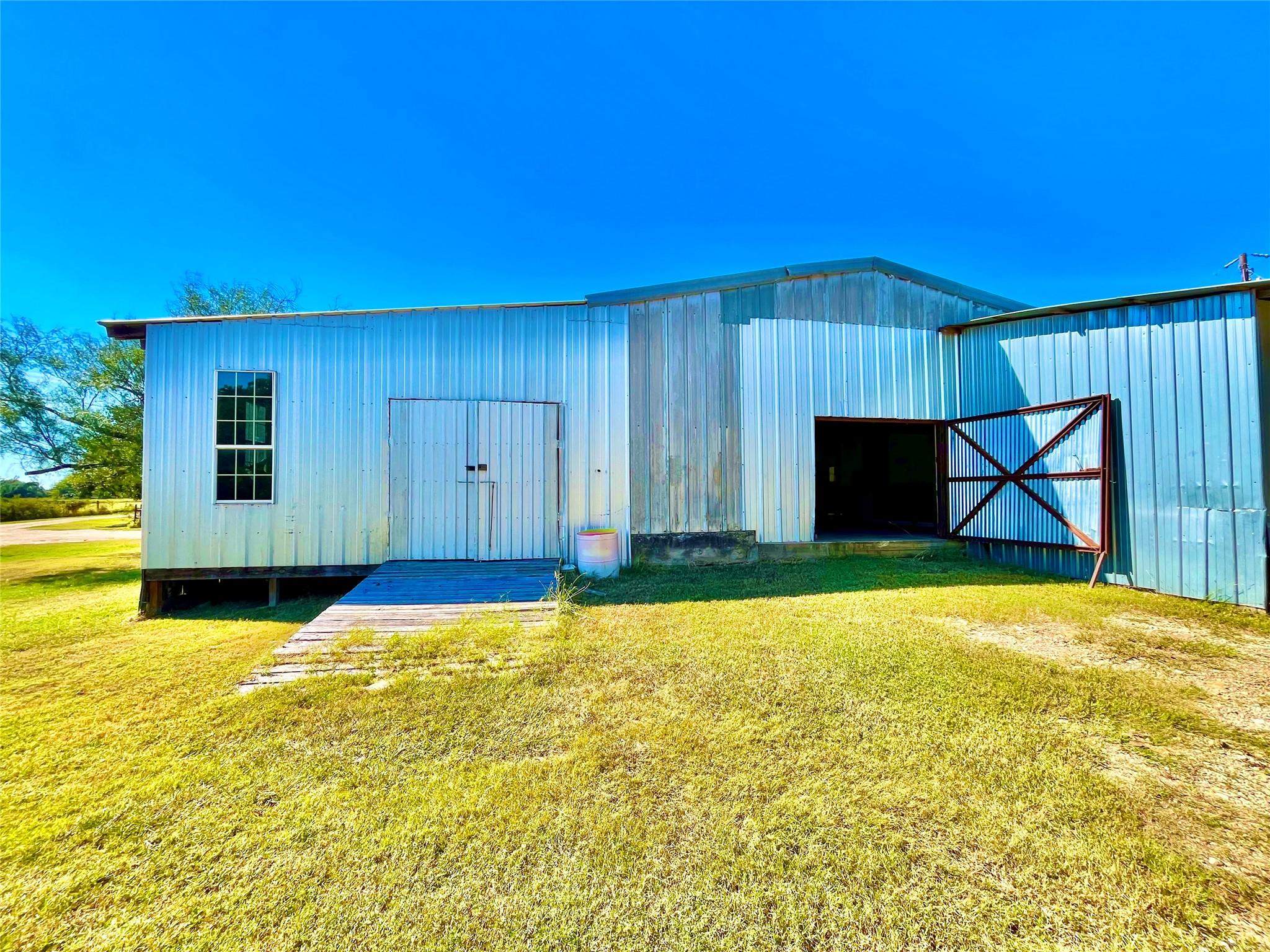 main property photo 27