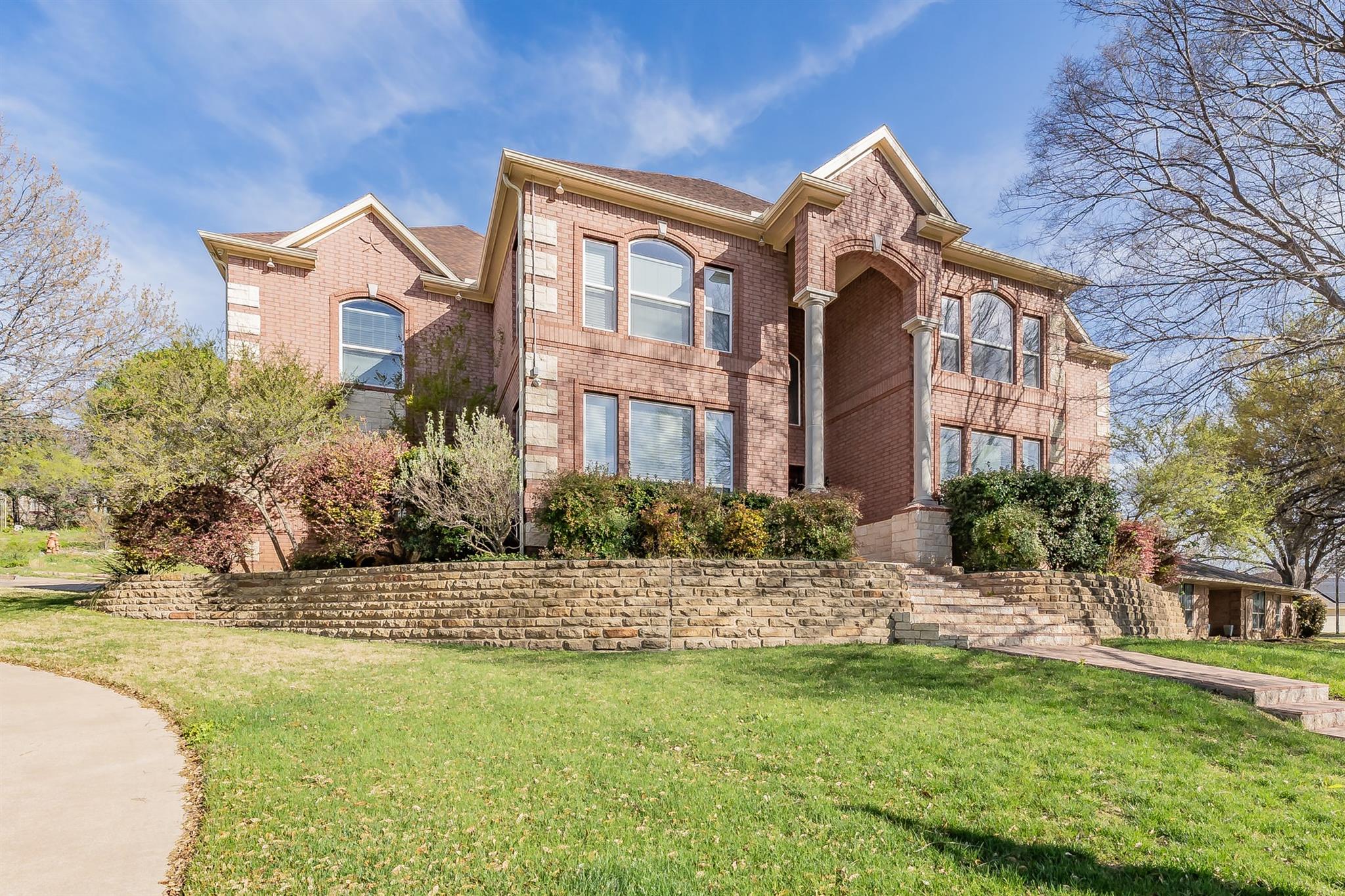 main property photo 2
