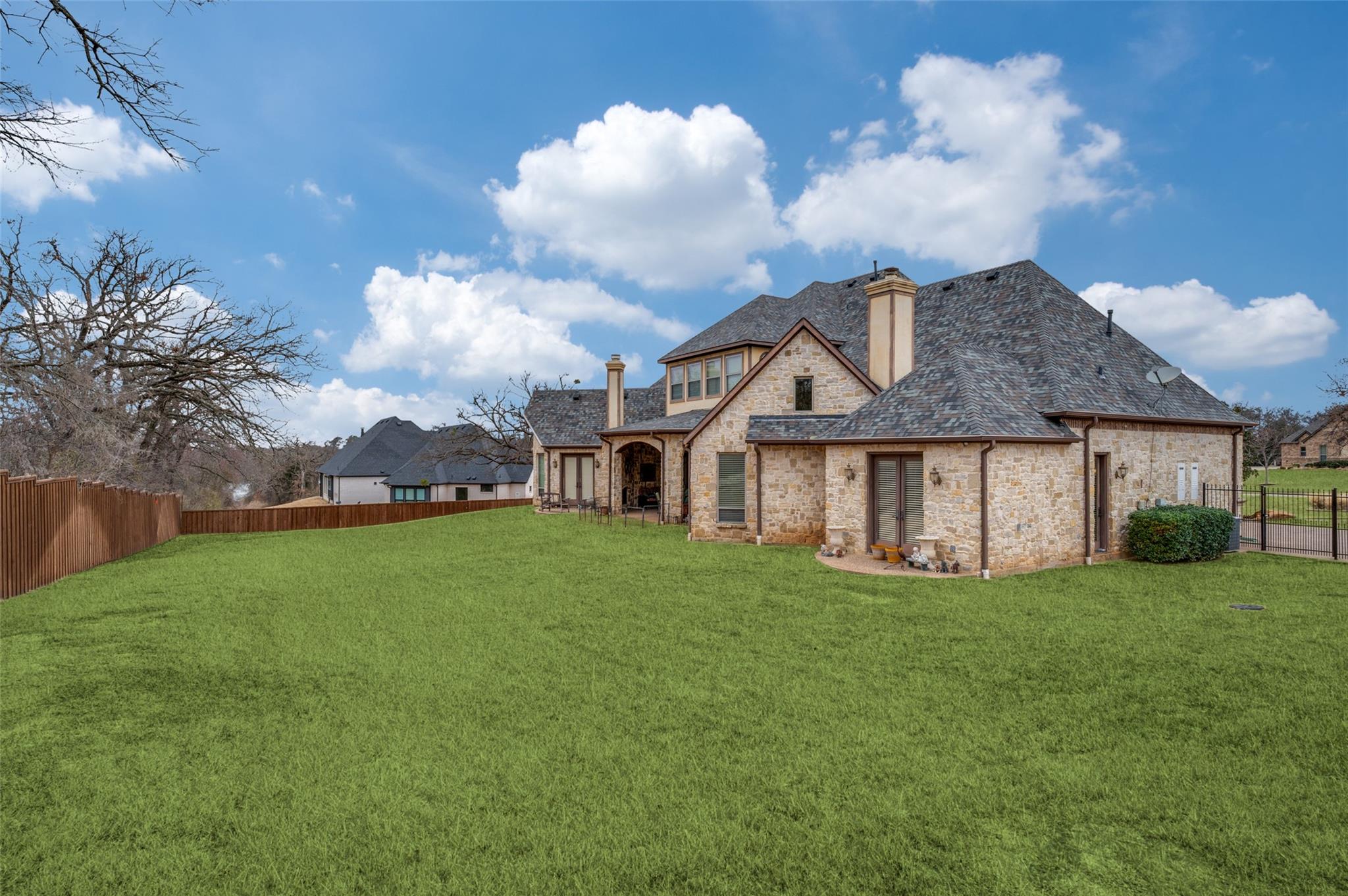 main property photo 24