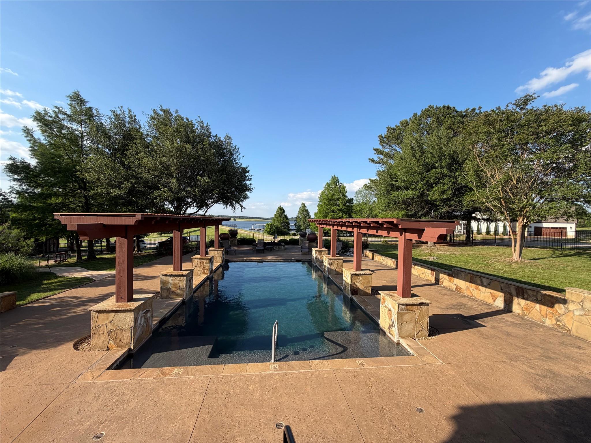 main property photo 30