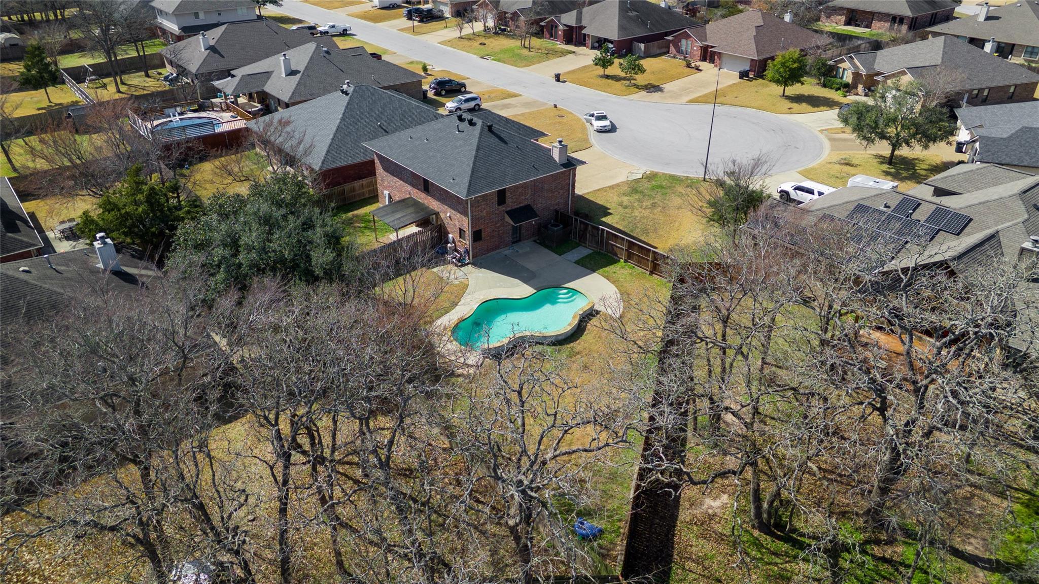 main property photo 28