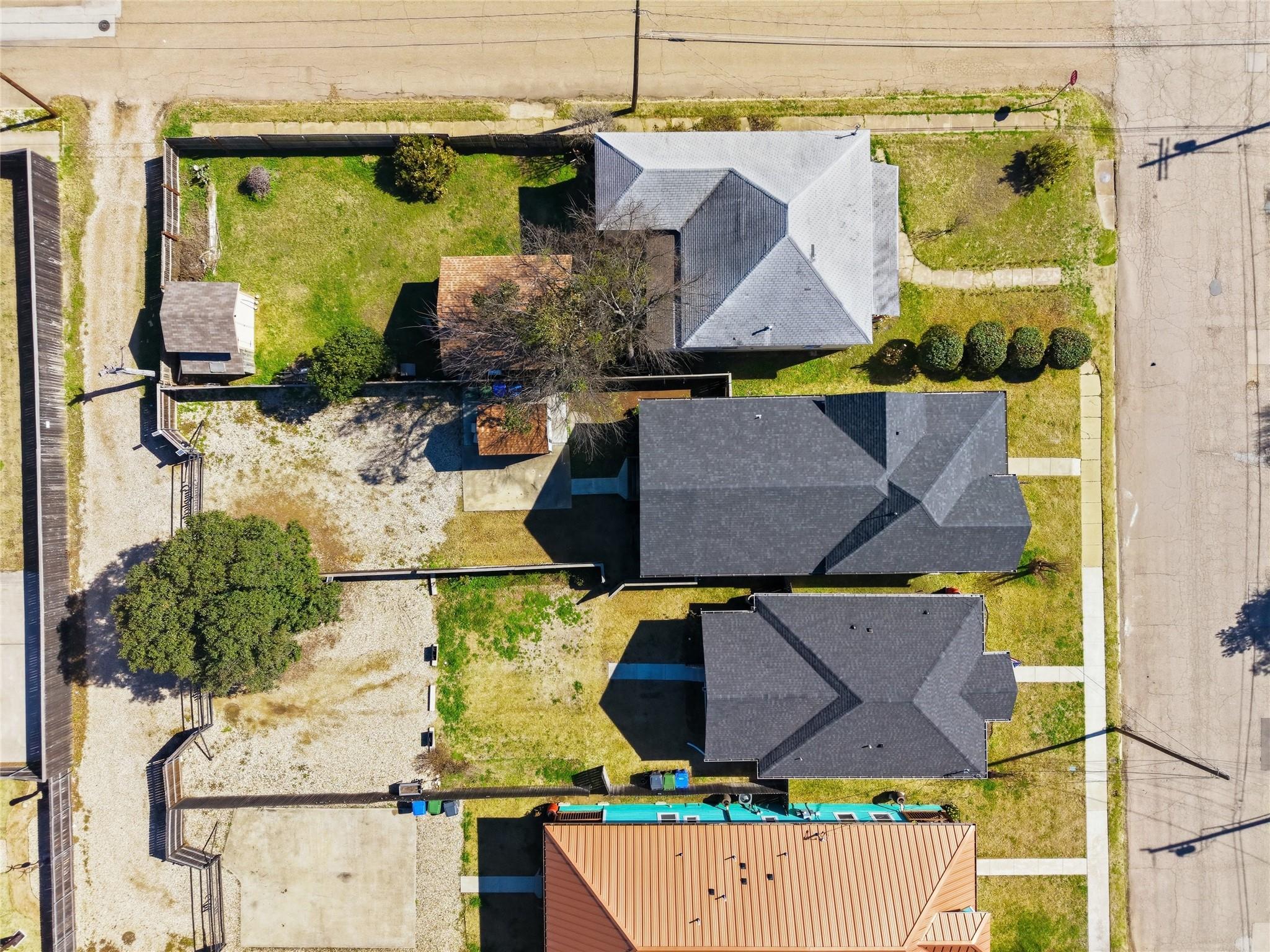 main property photo 32
