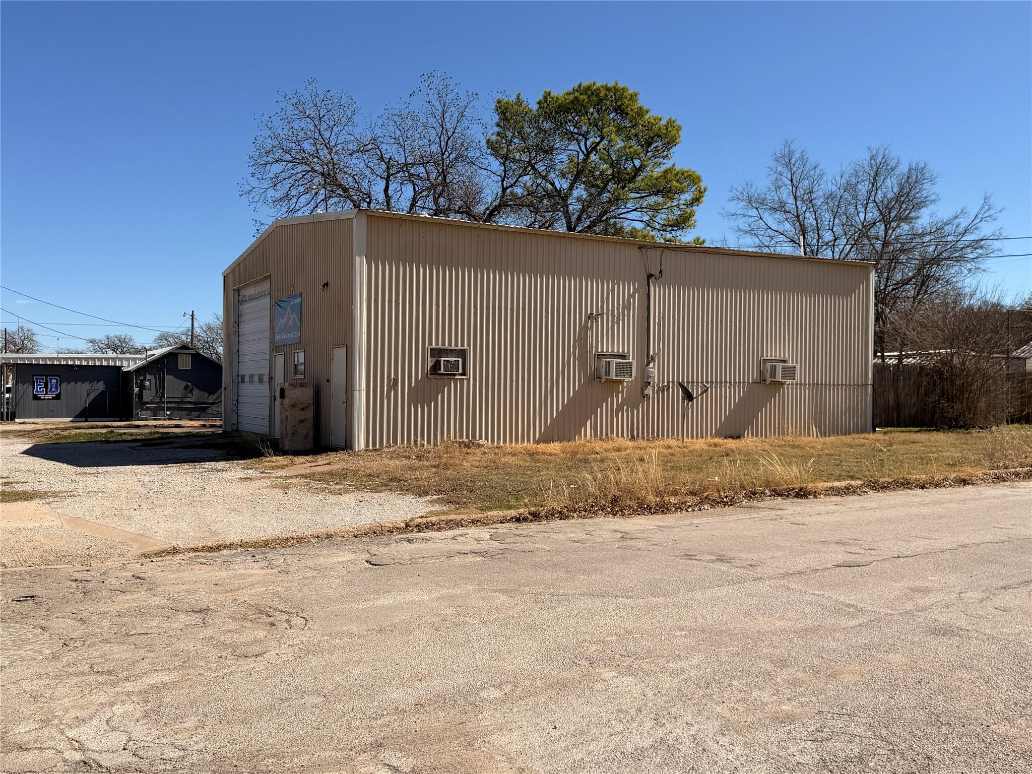 main property photo 24