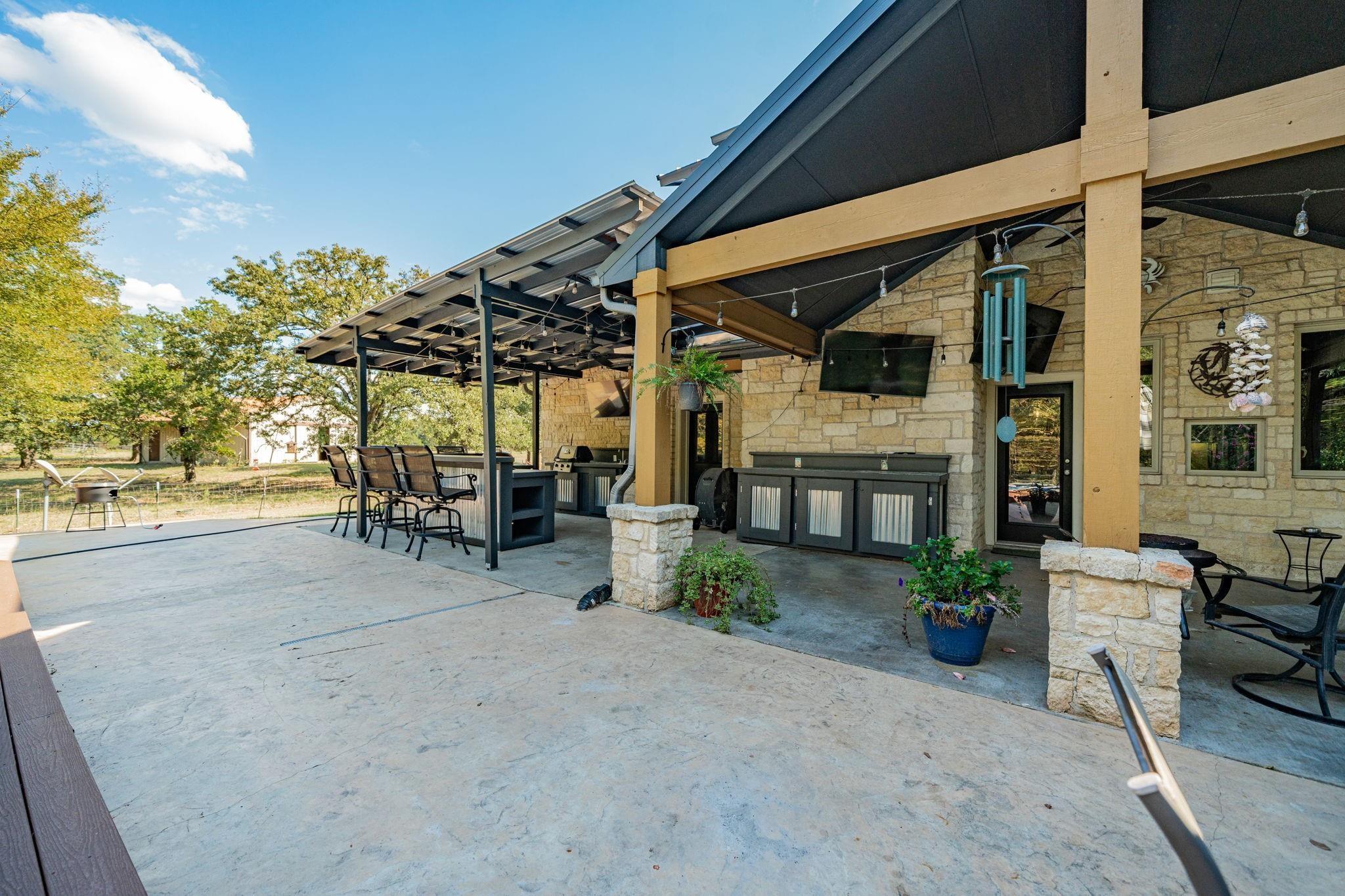 main property photo 23